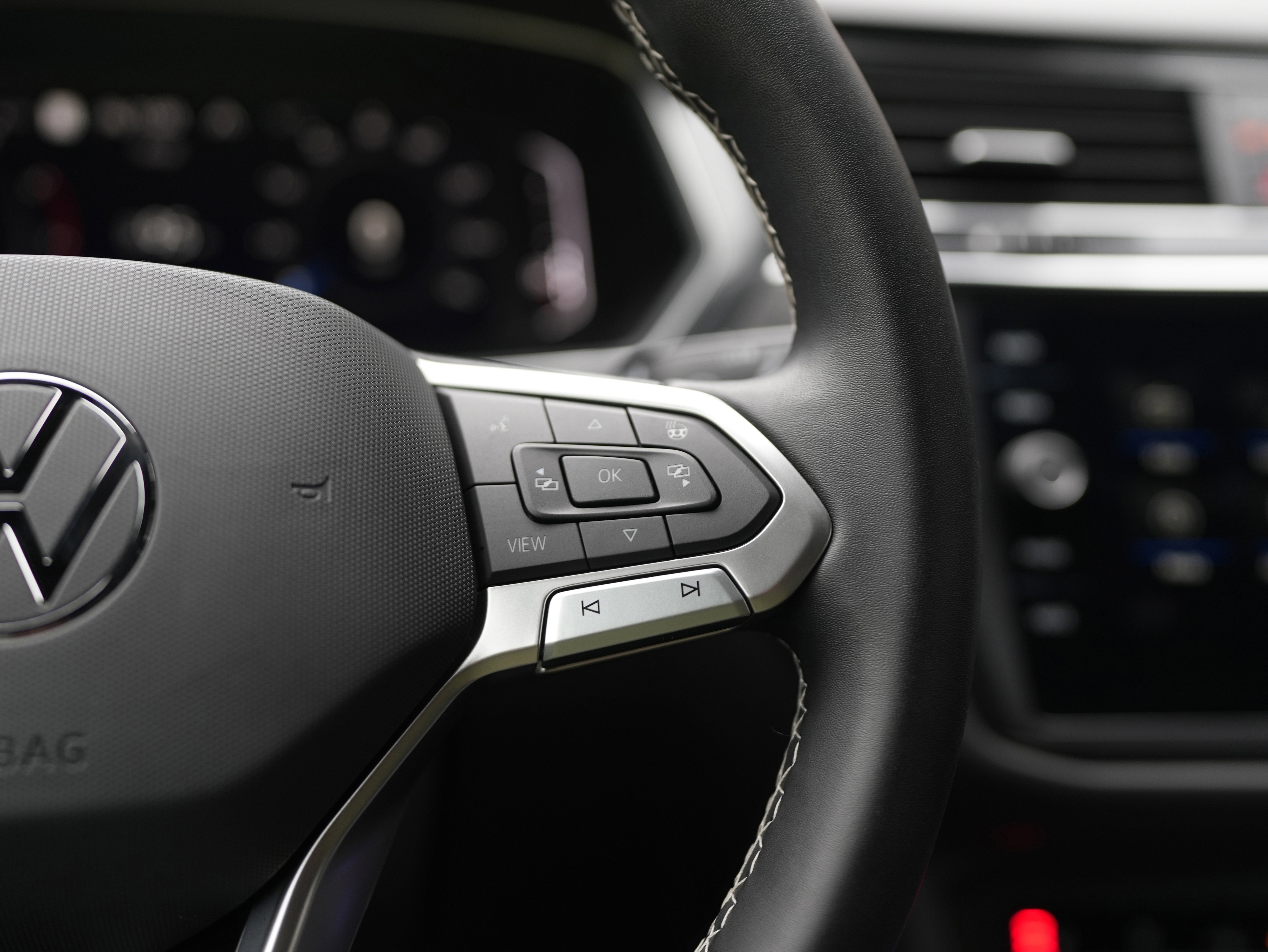 2023 Volkswagen Tiguan SEL R-Line