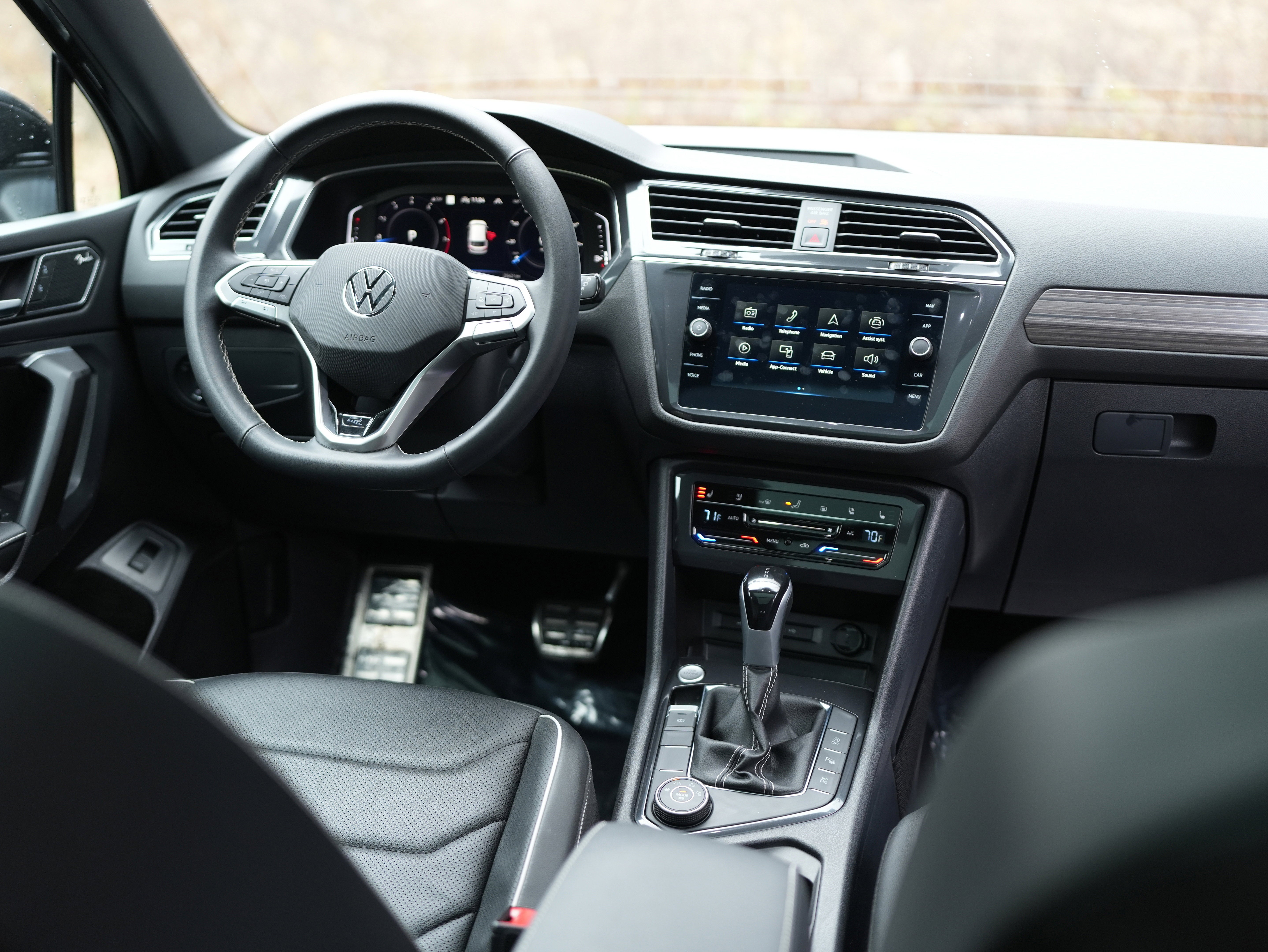 2023 Volkswagen Tiguan SEL R-Line