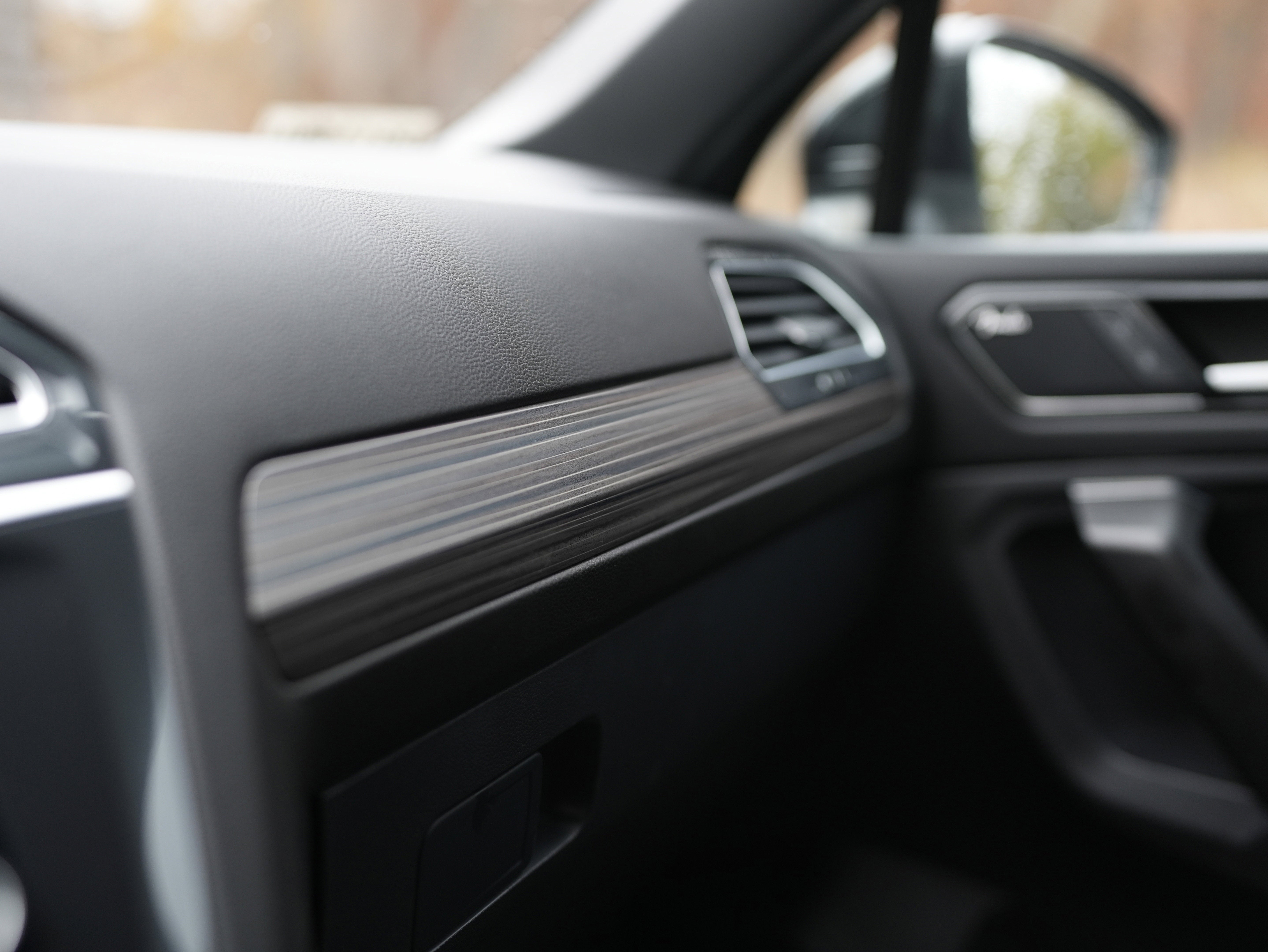 2023 Volkswagen Tiguan SEL R-Line