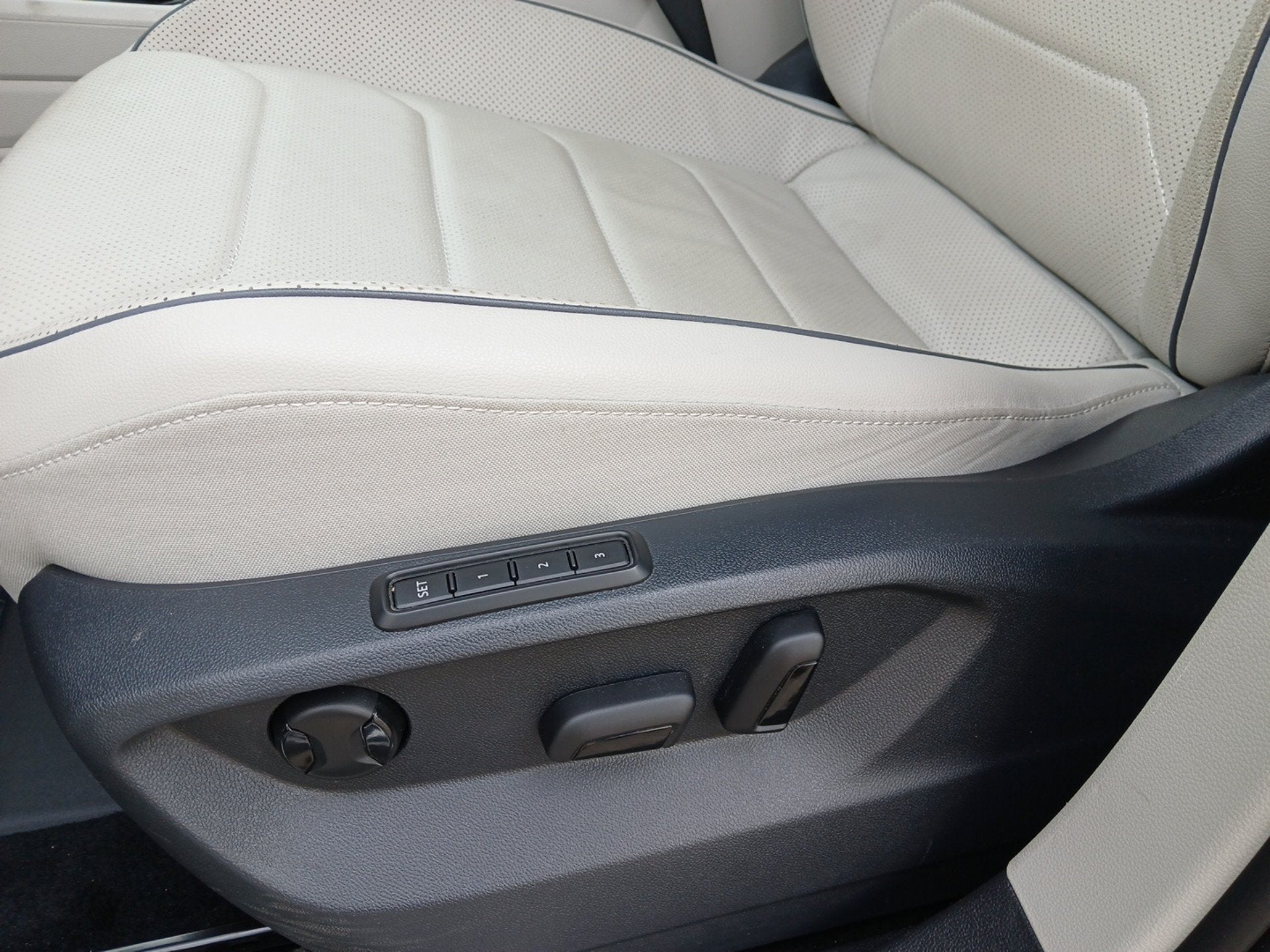 2023 Volkswagen Tiguan 2.0T SEL R-Line