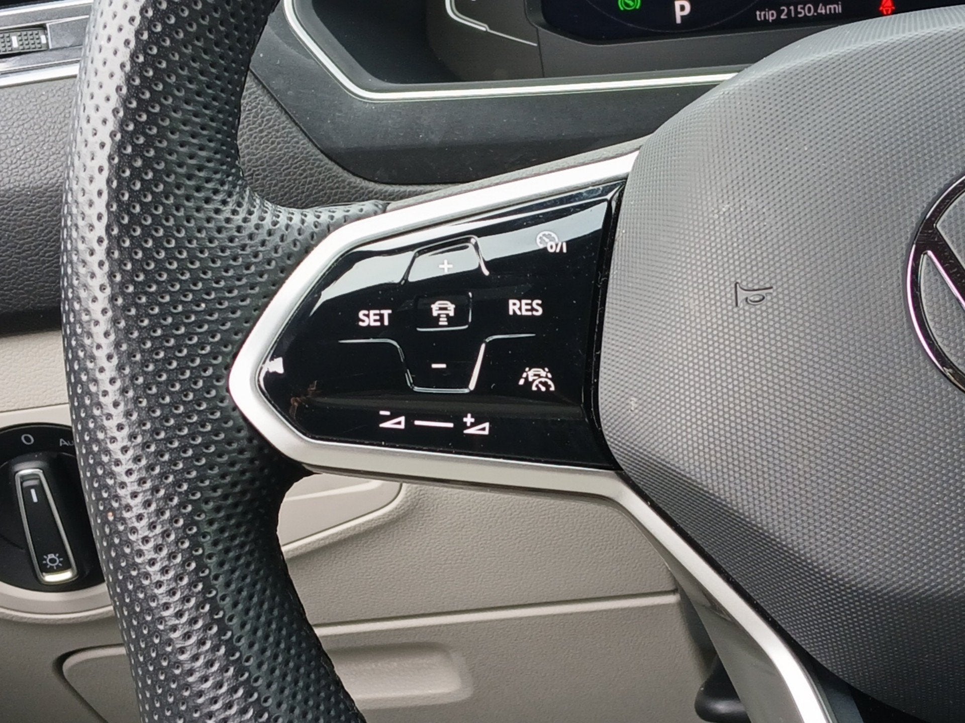 2023 Volkswagen Tiguan 2.0T SEL R-Line