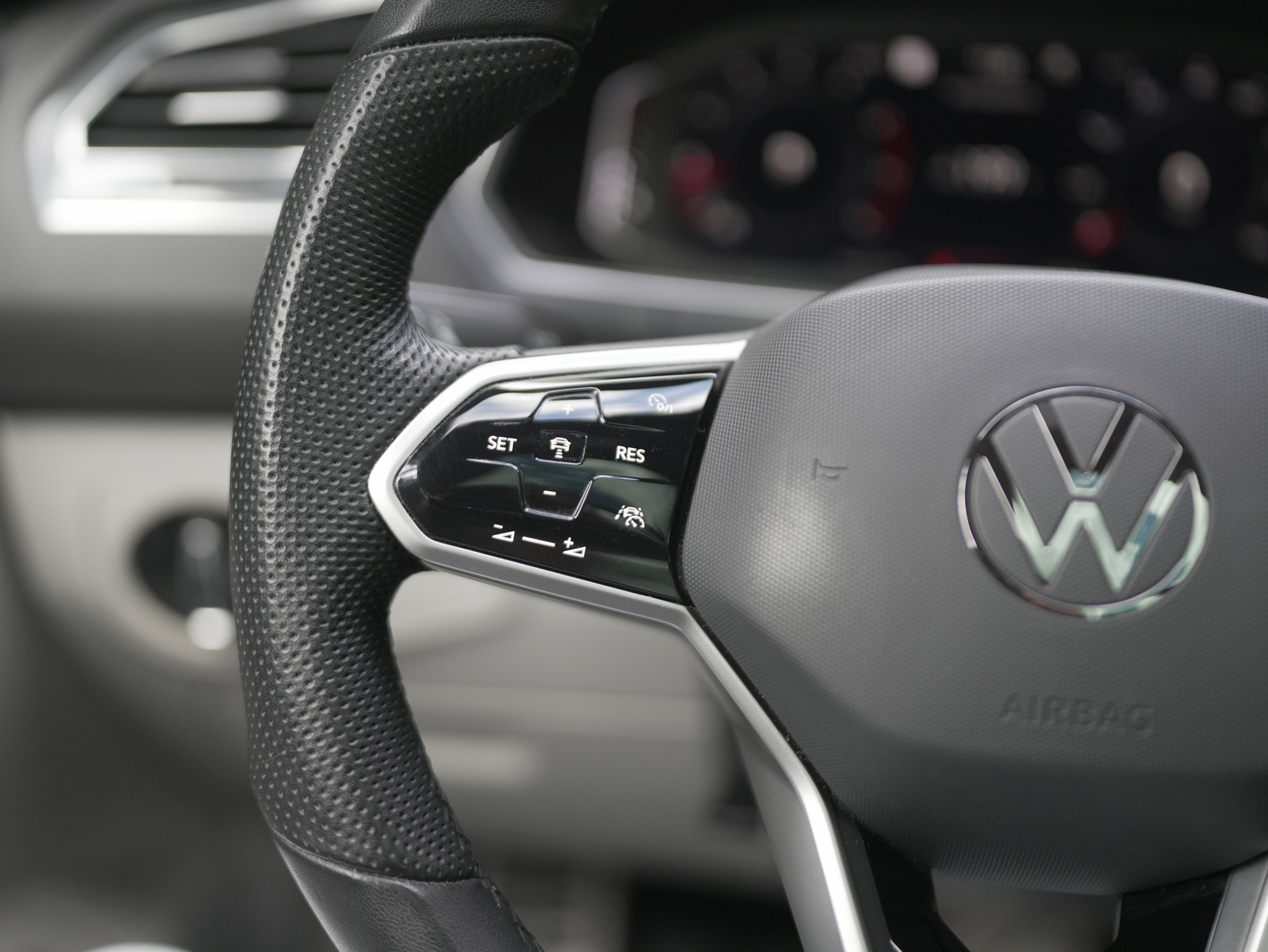 2022 Volkswagen Tiguan SEL R-Line