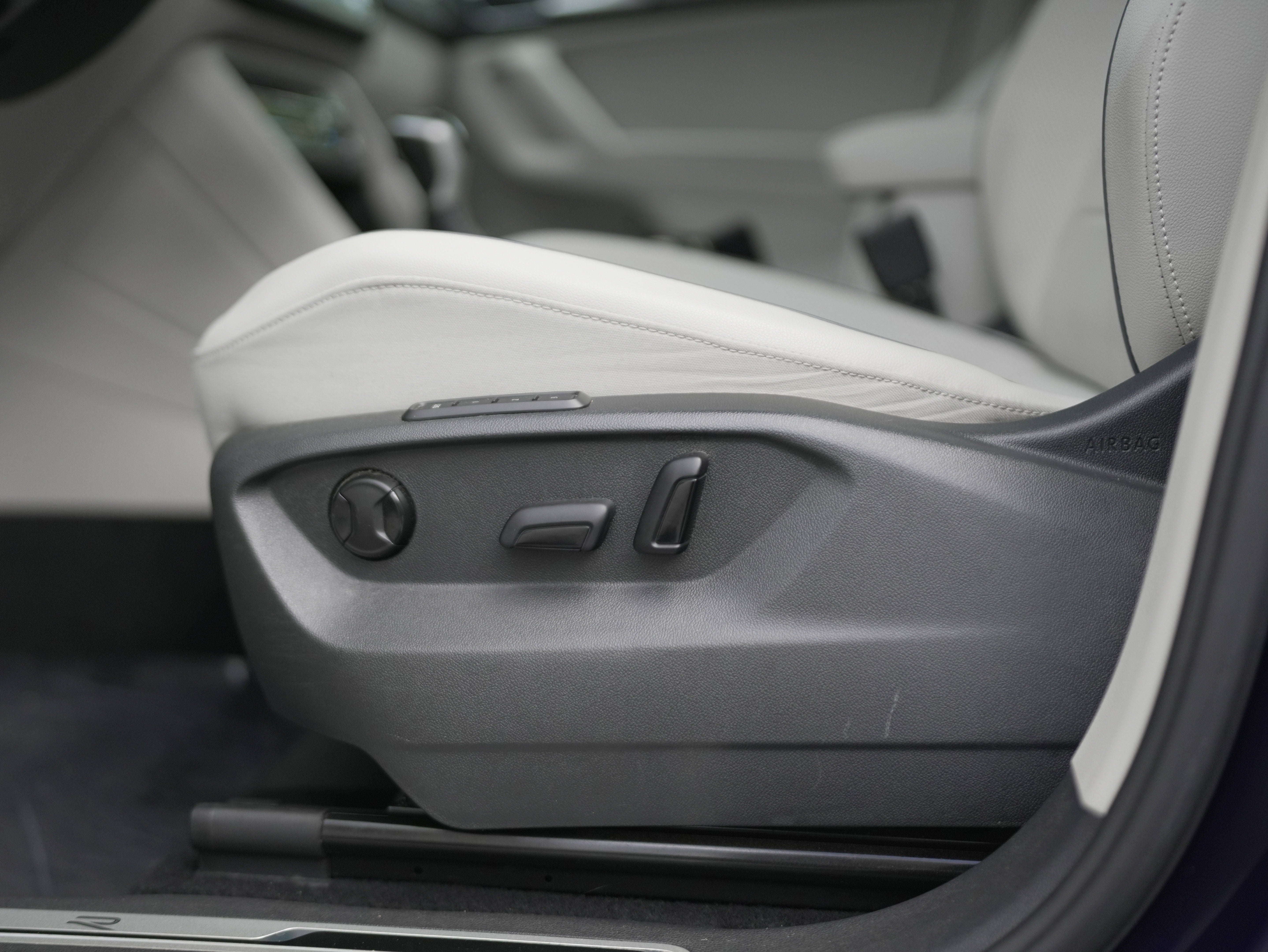 2022 Volkswagen Tiguan SEL R-Line