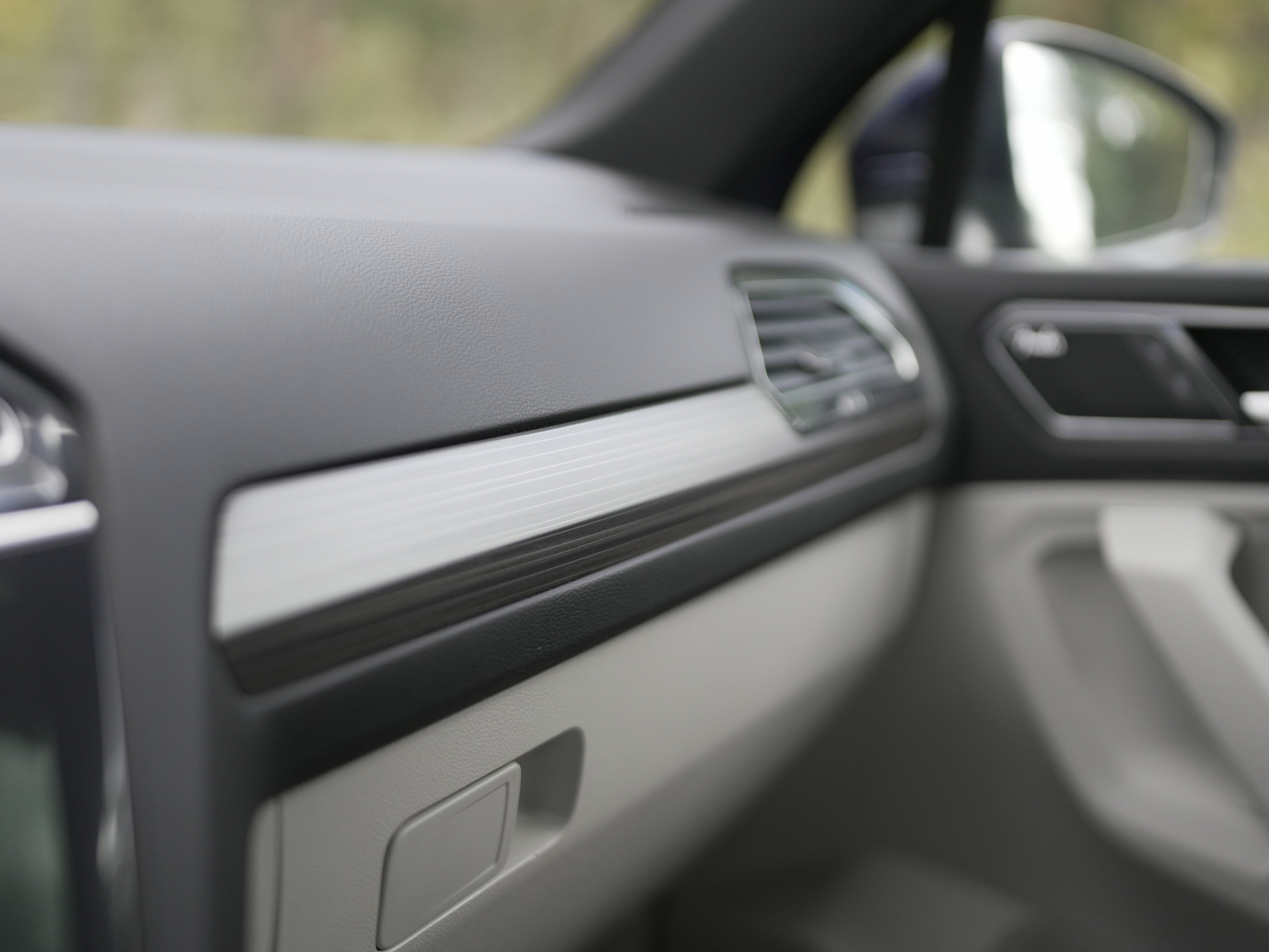 2022 Volkswagen Tiguan SEL R-Line