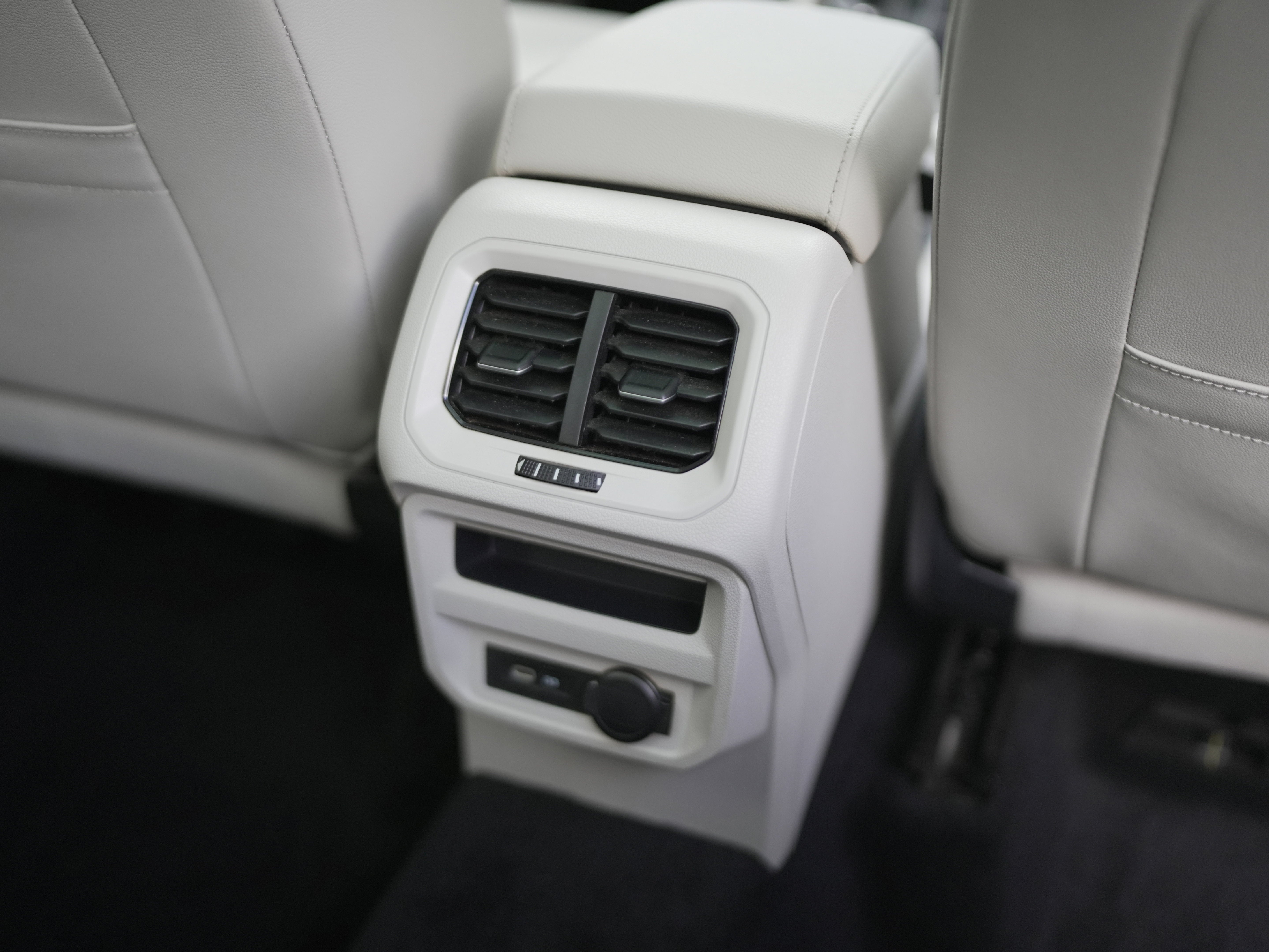 2022 Volkswagen Tiguan SEL R-Line