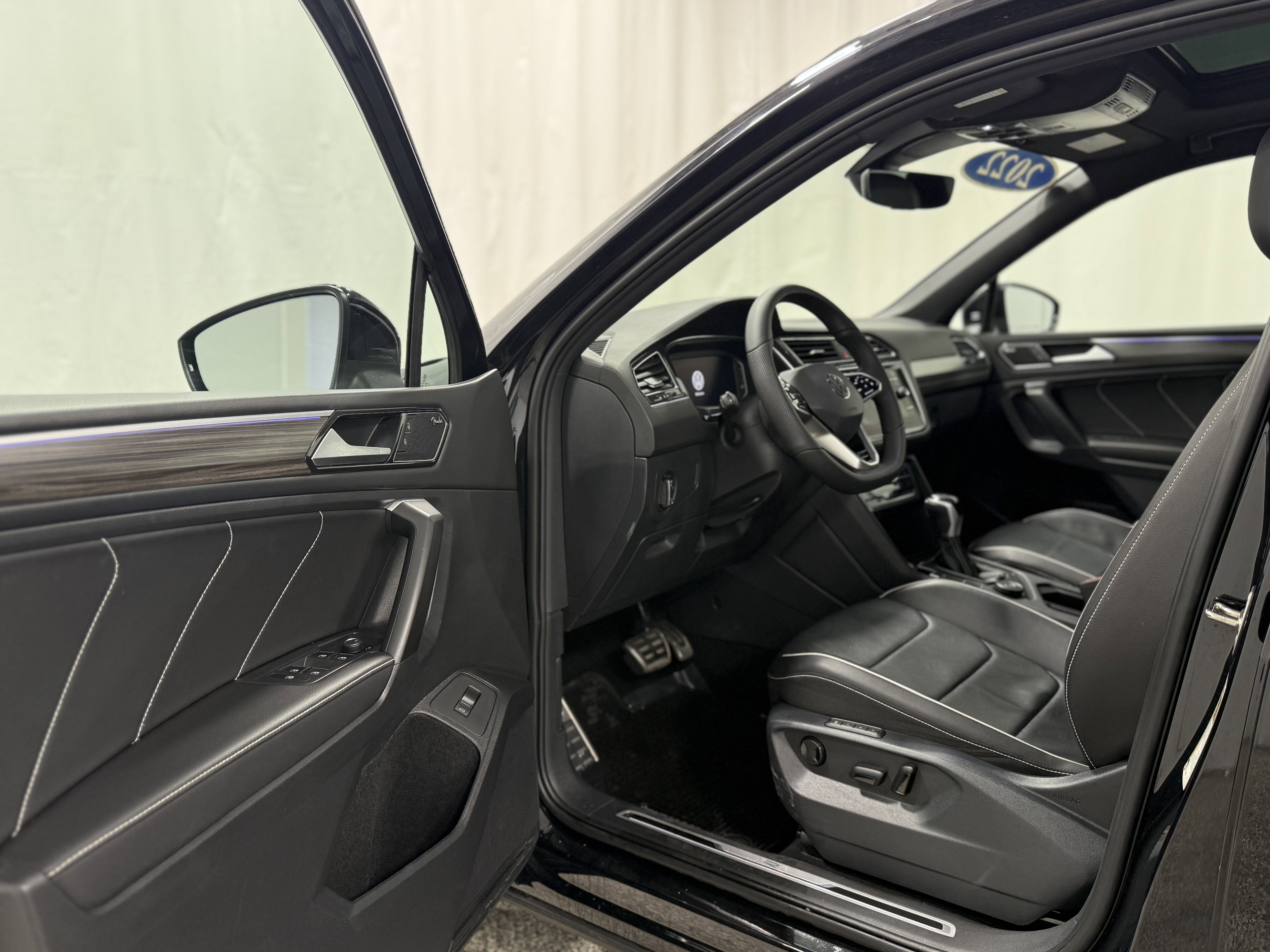 2022 Volkswagen Tiguan SEL R-Line