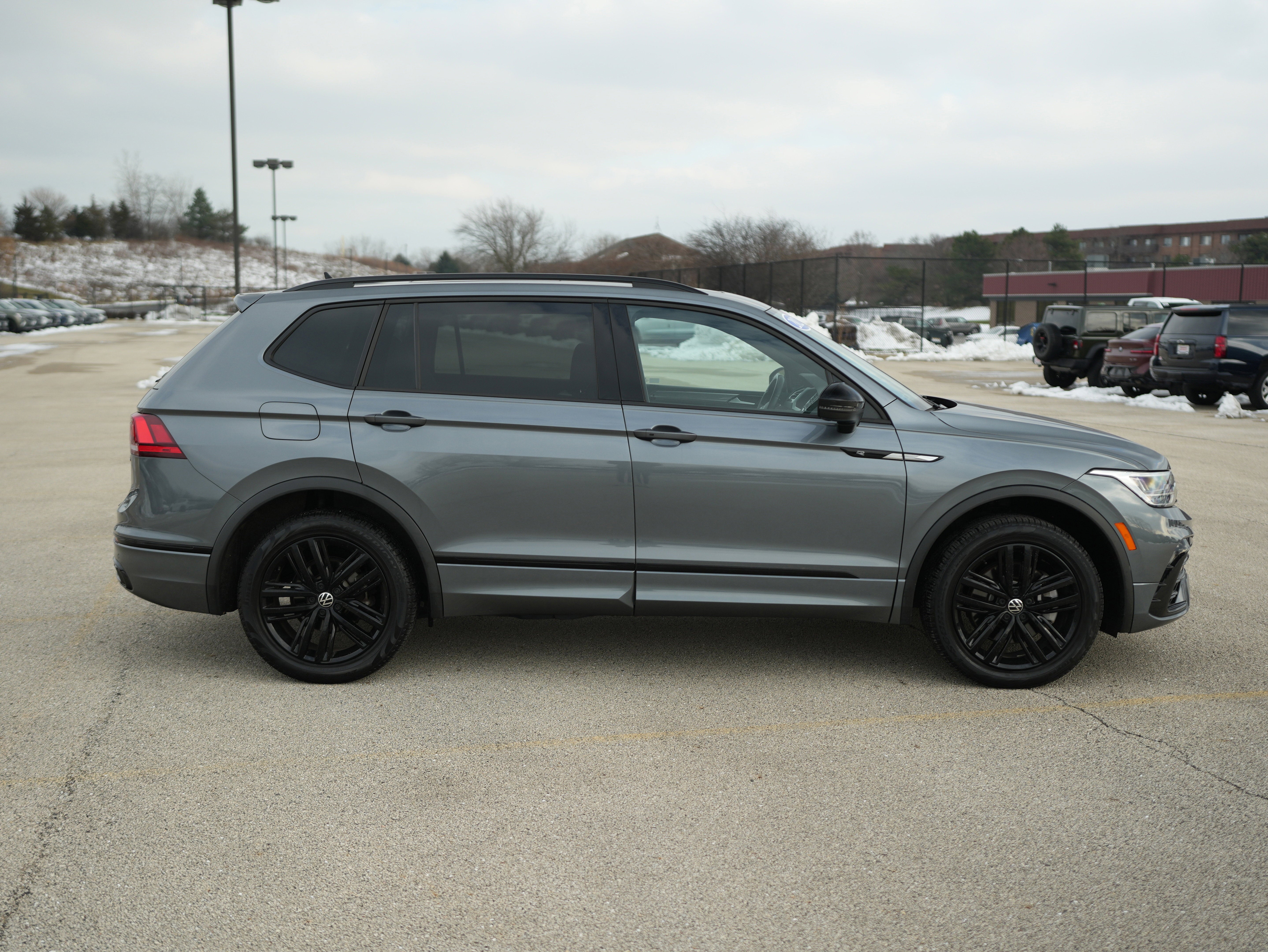 2022 Volkswagen Tiguan SE R-Line Black