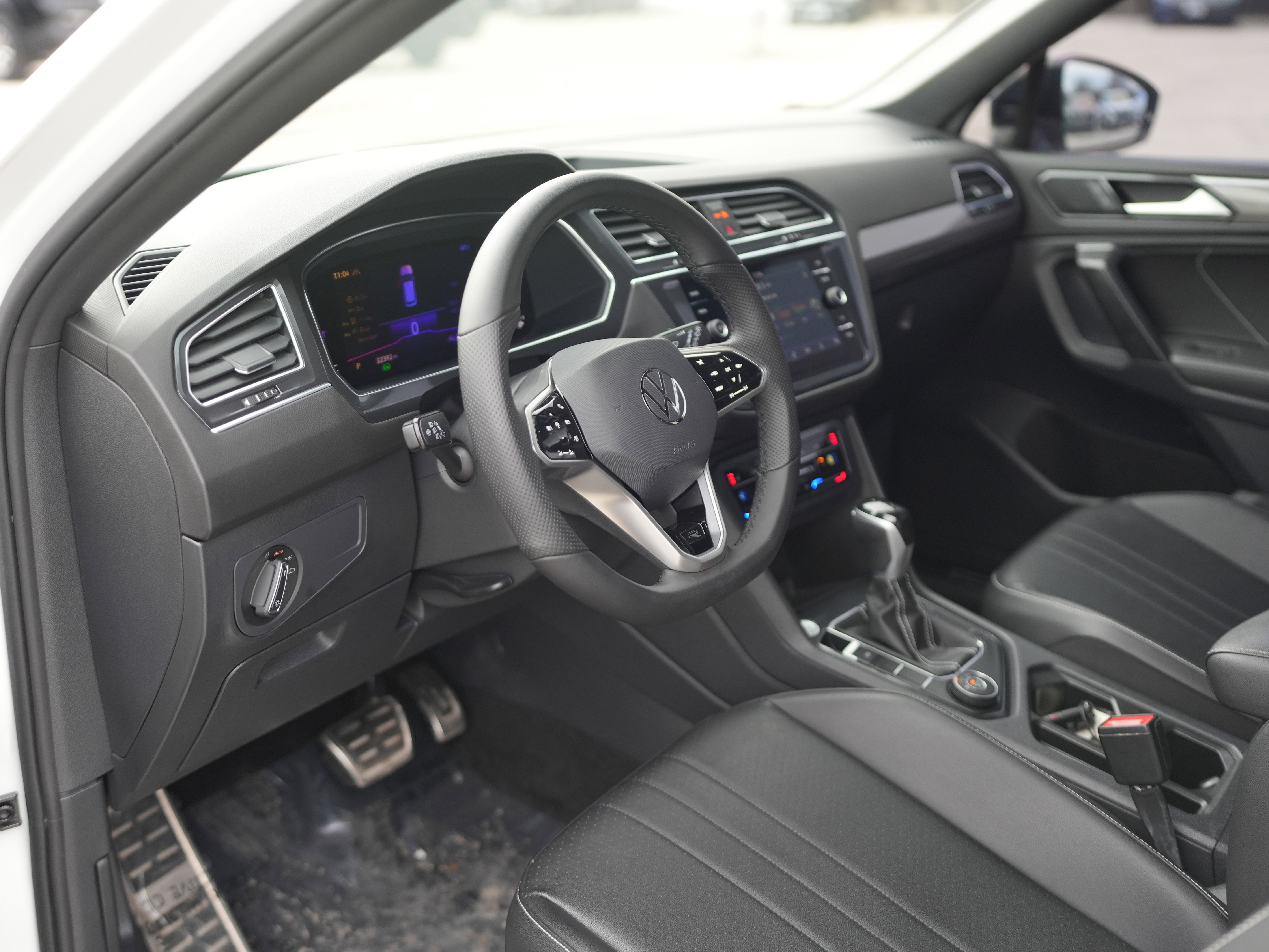 2022 Volkswagen Tiguan SE R-Line Black