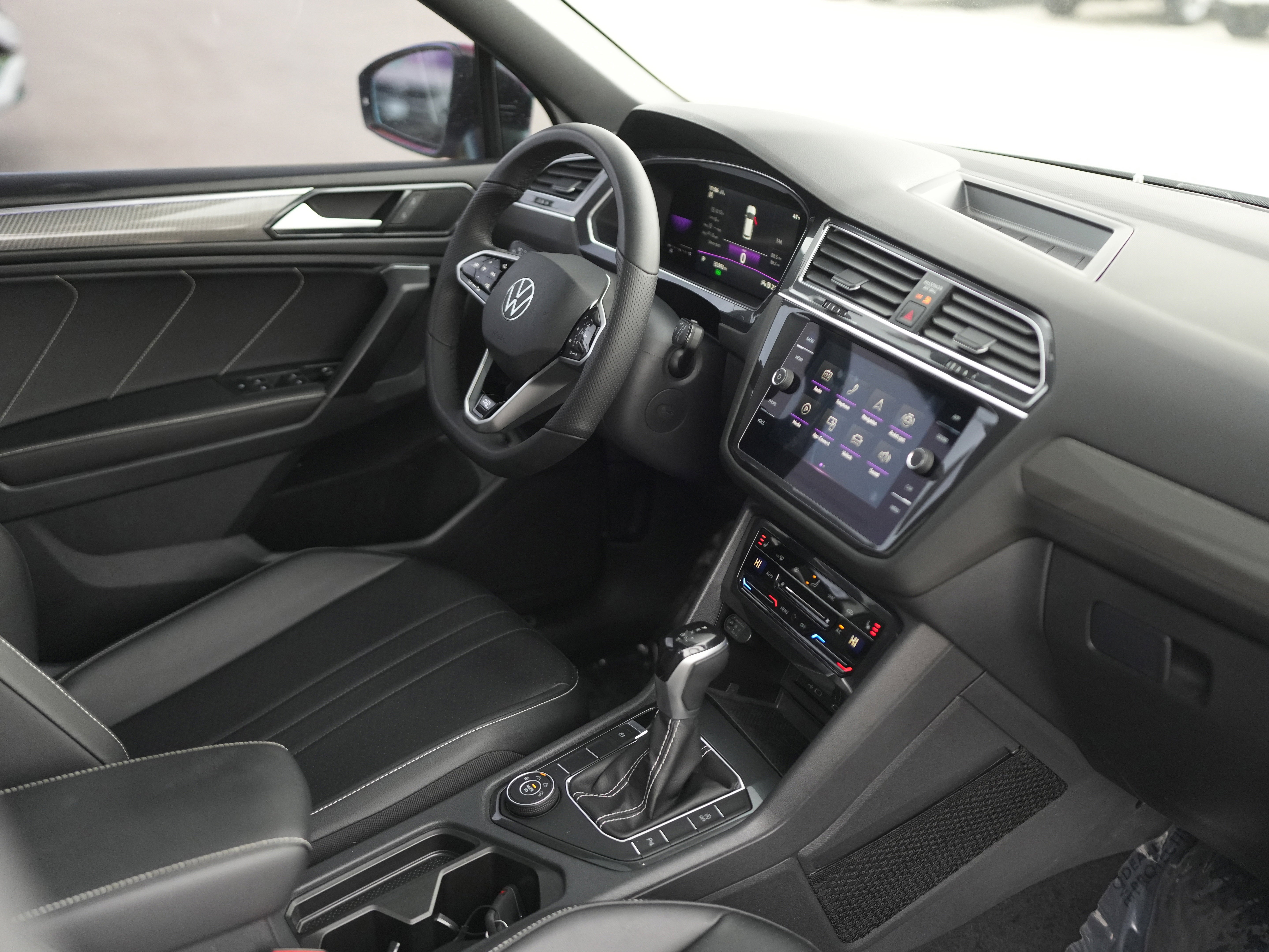 2022 Volkswagen Tiguan SE R-Line Black