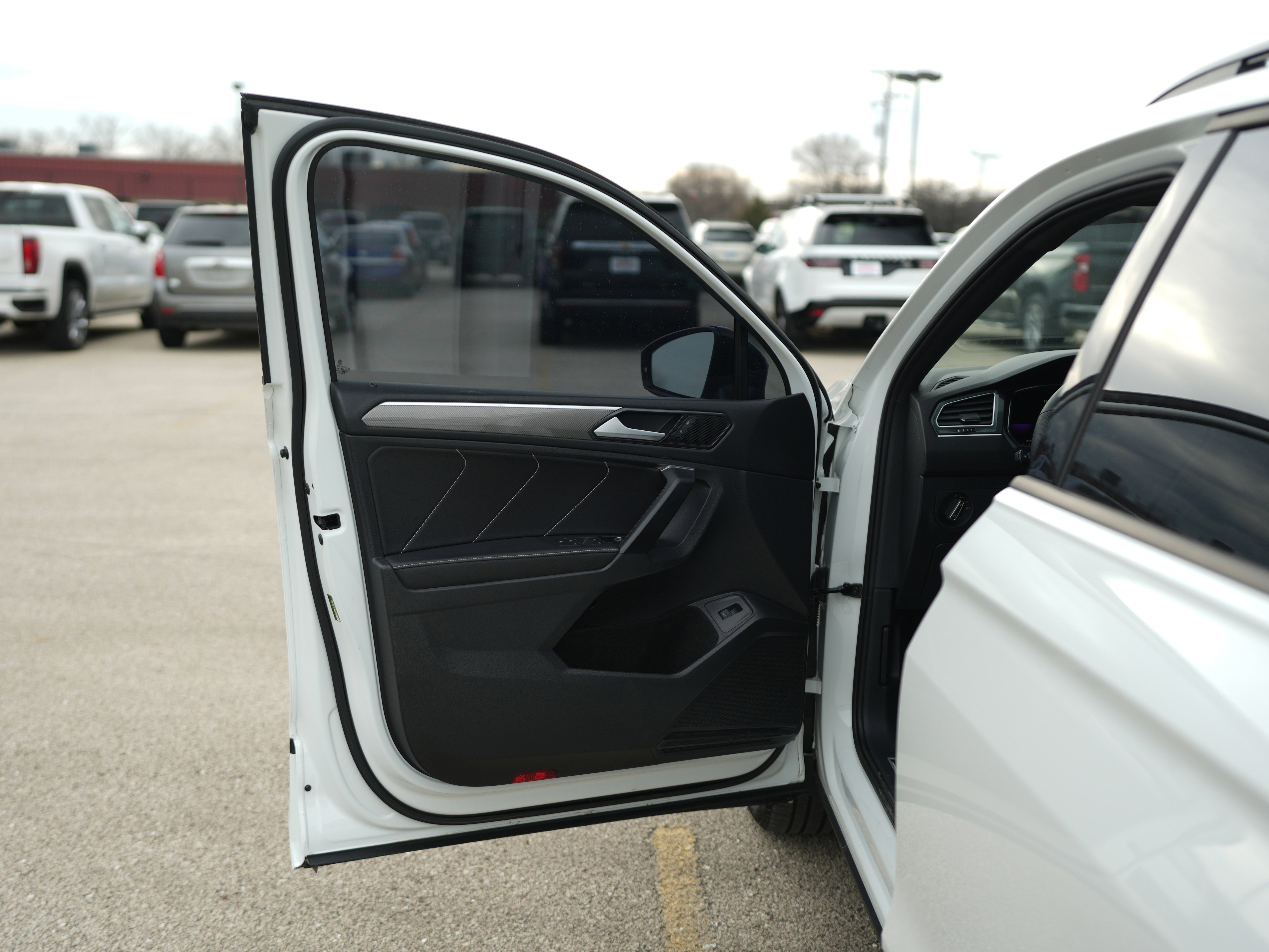 2022 Volkswagen Tiguan SE R-Line Black