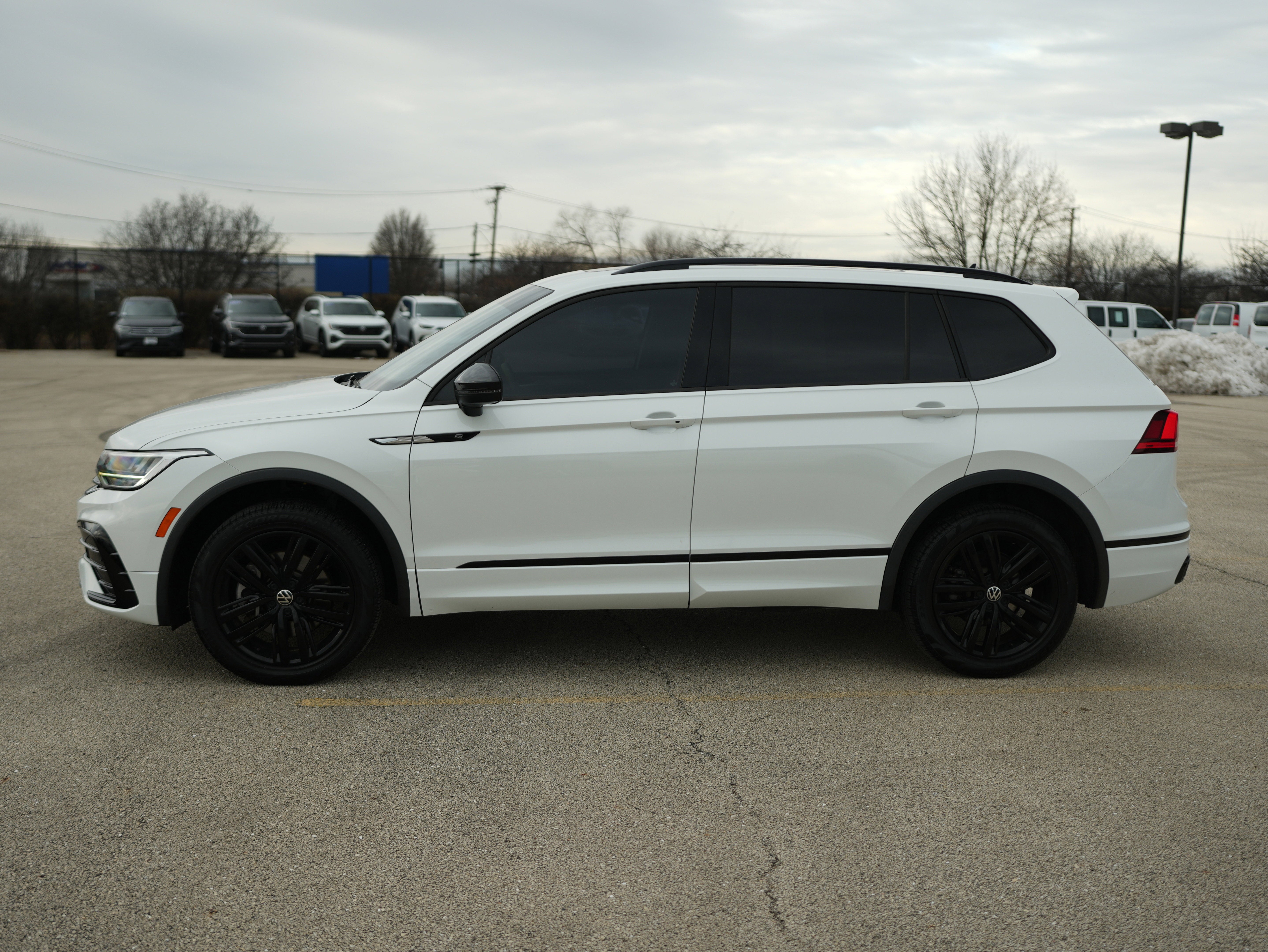 2022 Volkswagen Tiguan SE R-Line Black