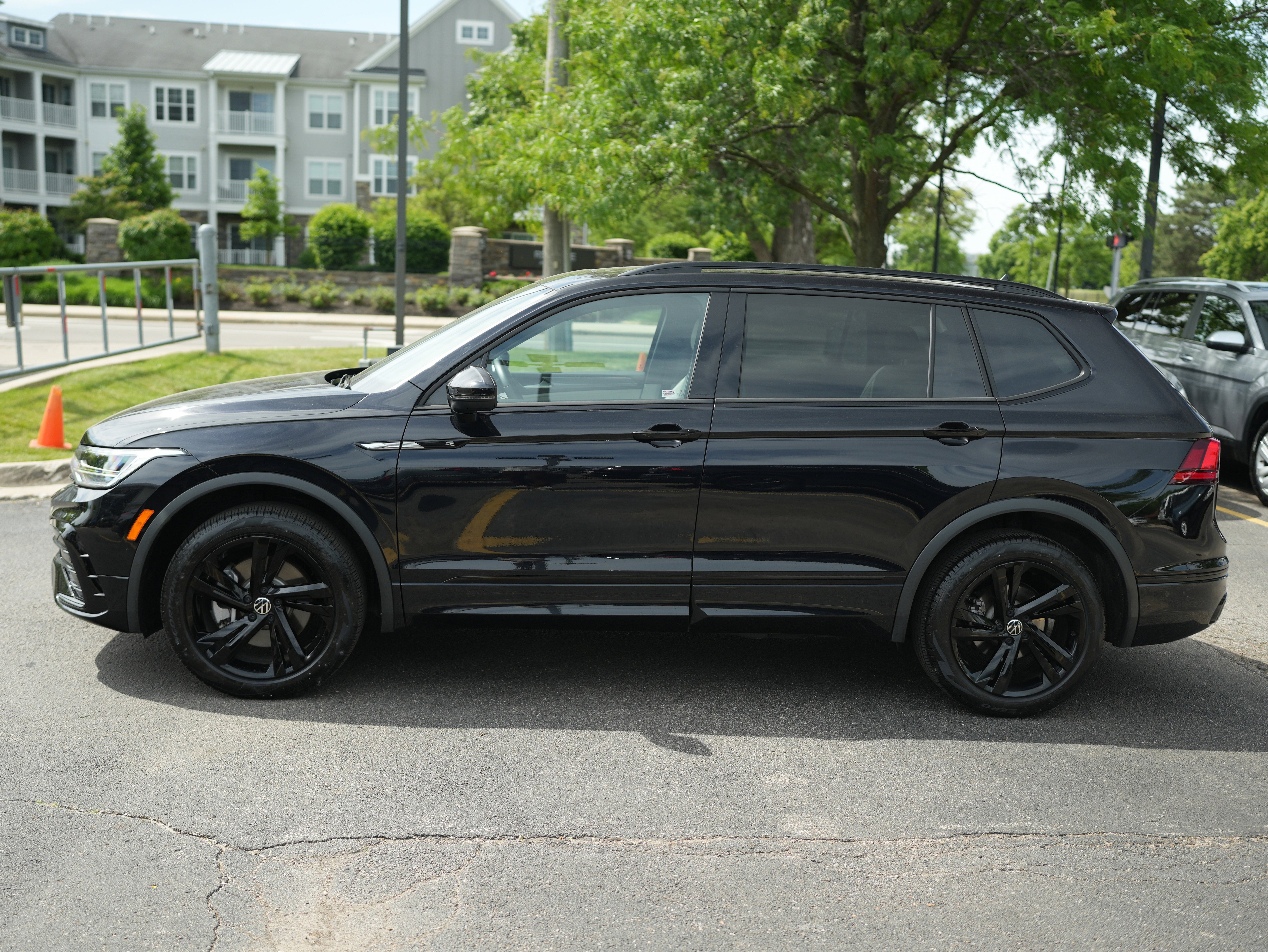 2023 Volkswagen Tiguan 2.0T SE R-Line Black
