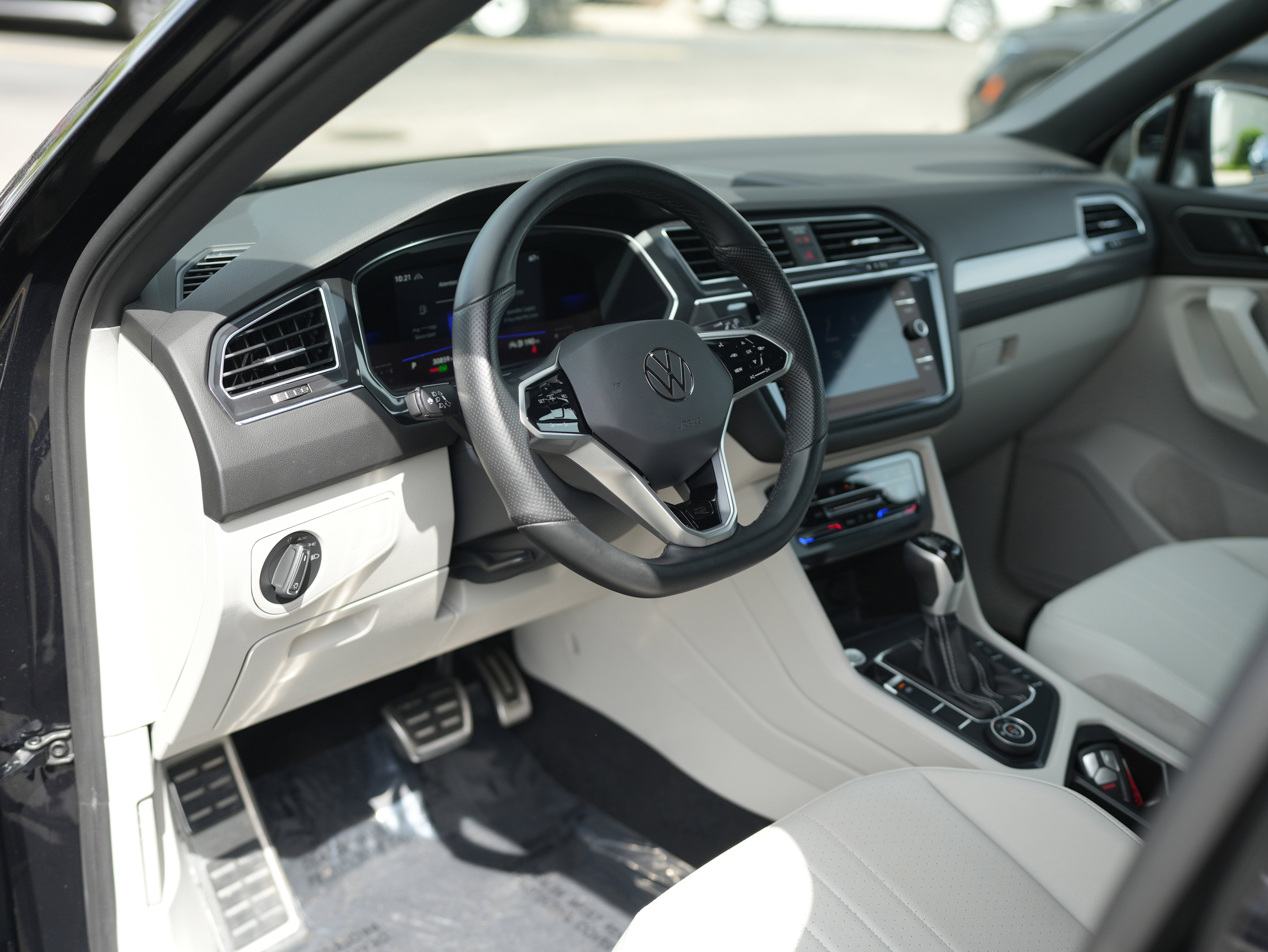 2023 Volkswagen Tiguan 2.0T SE R-Line Black