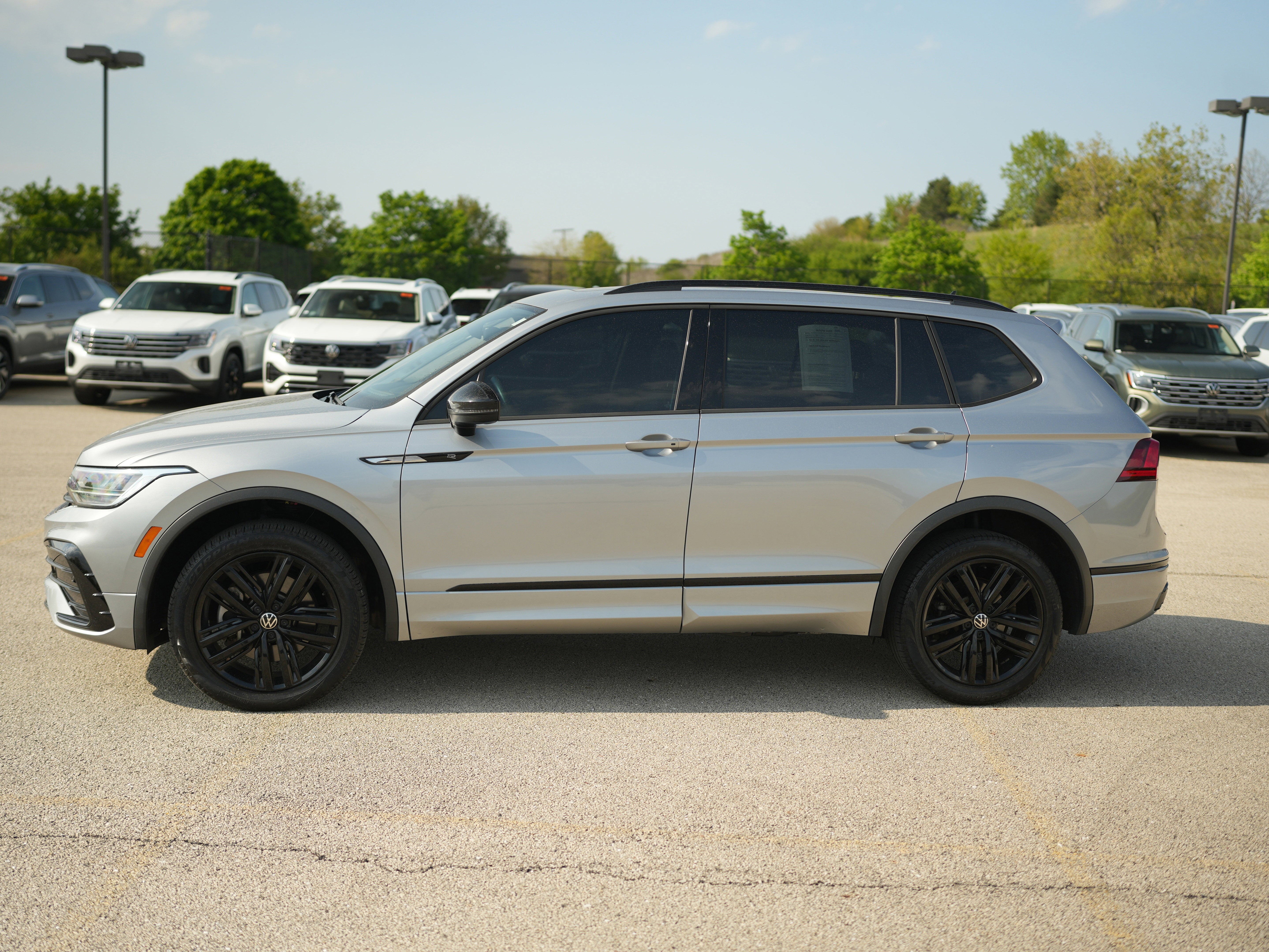 2022 Volkswagen Tiguan 2.0T SE R-Line Black