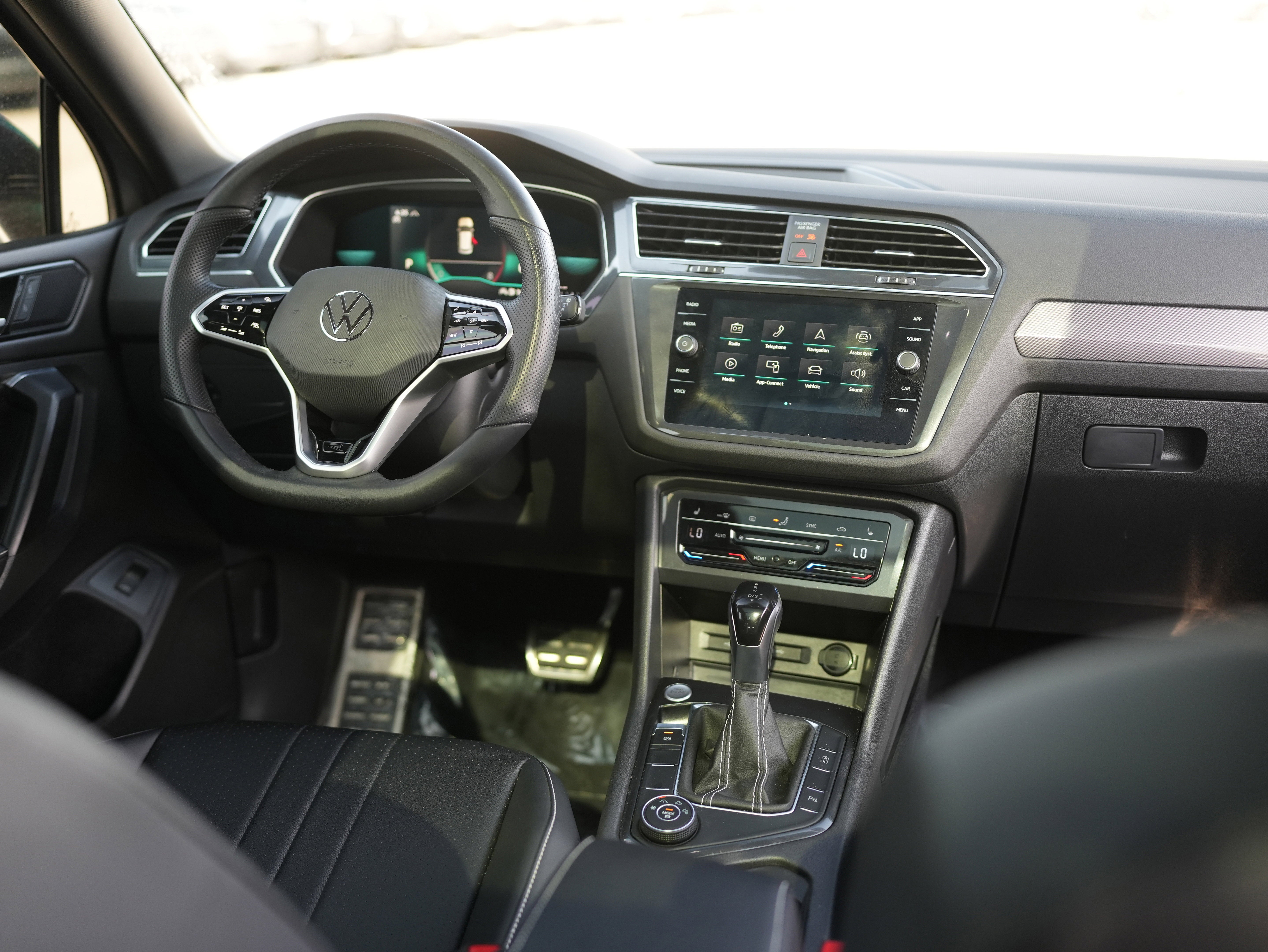 2022 Volkswagen Tiguan 2.0T SE R-Line Black