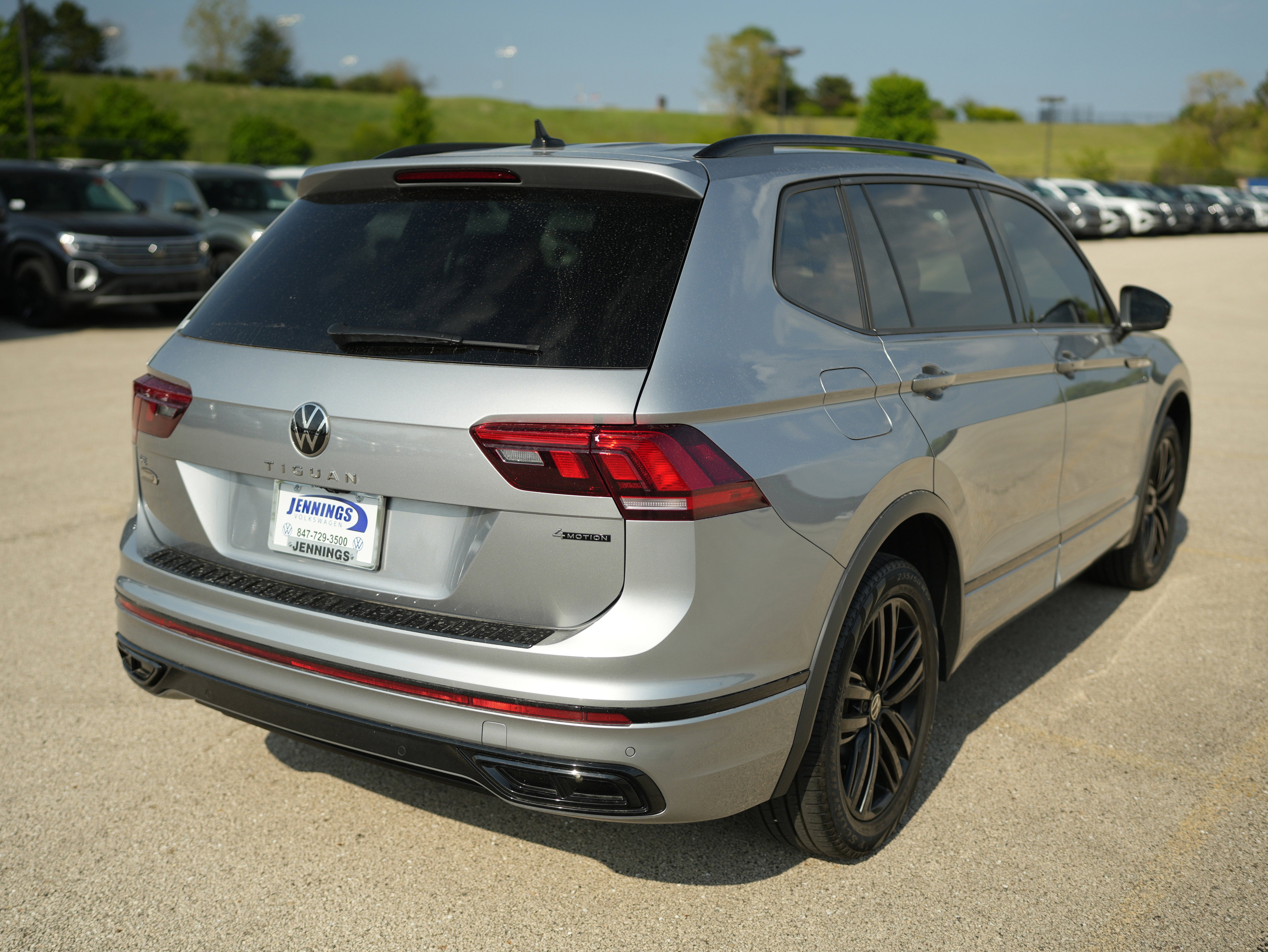 2022 Volkswagen Tiguan 2.0T SE R-Line Black