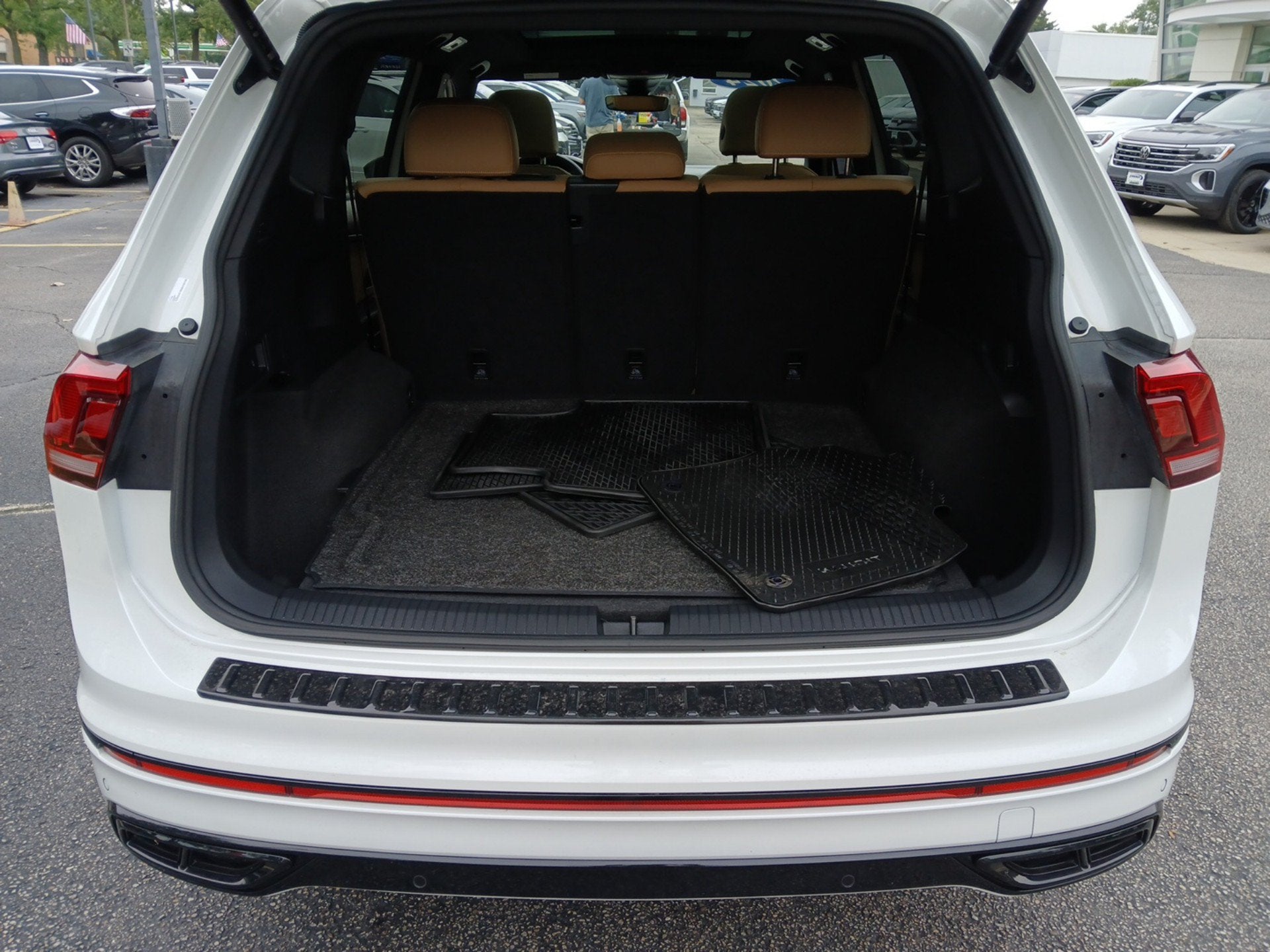 2024 Volkswagen Tiguan 2.0T SE R-Line Black