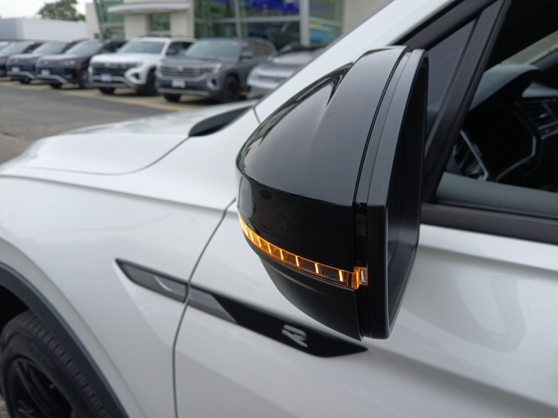 2024 Volkswagen Tiguan 2.0T SE R-Line Black