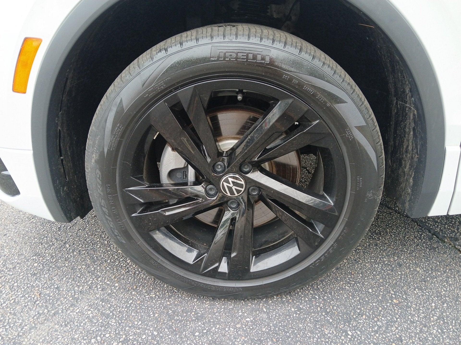 2024 Volkswagen Tiguan 2.0T SE R-Line Black