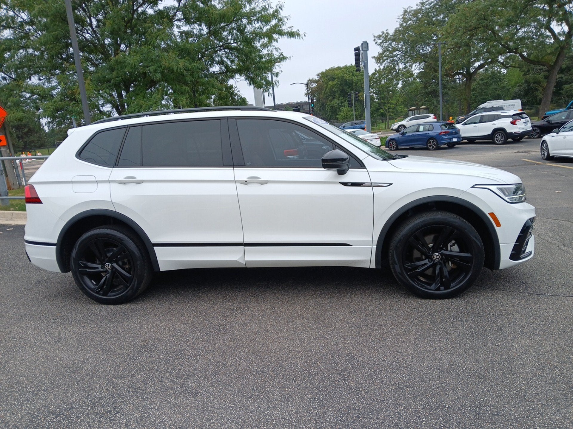 2024 Volkswagen Tiguan 2.0T SE R-Line Black