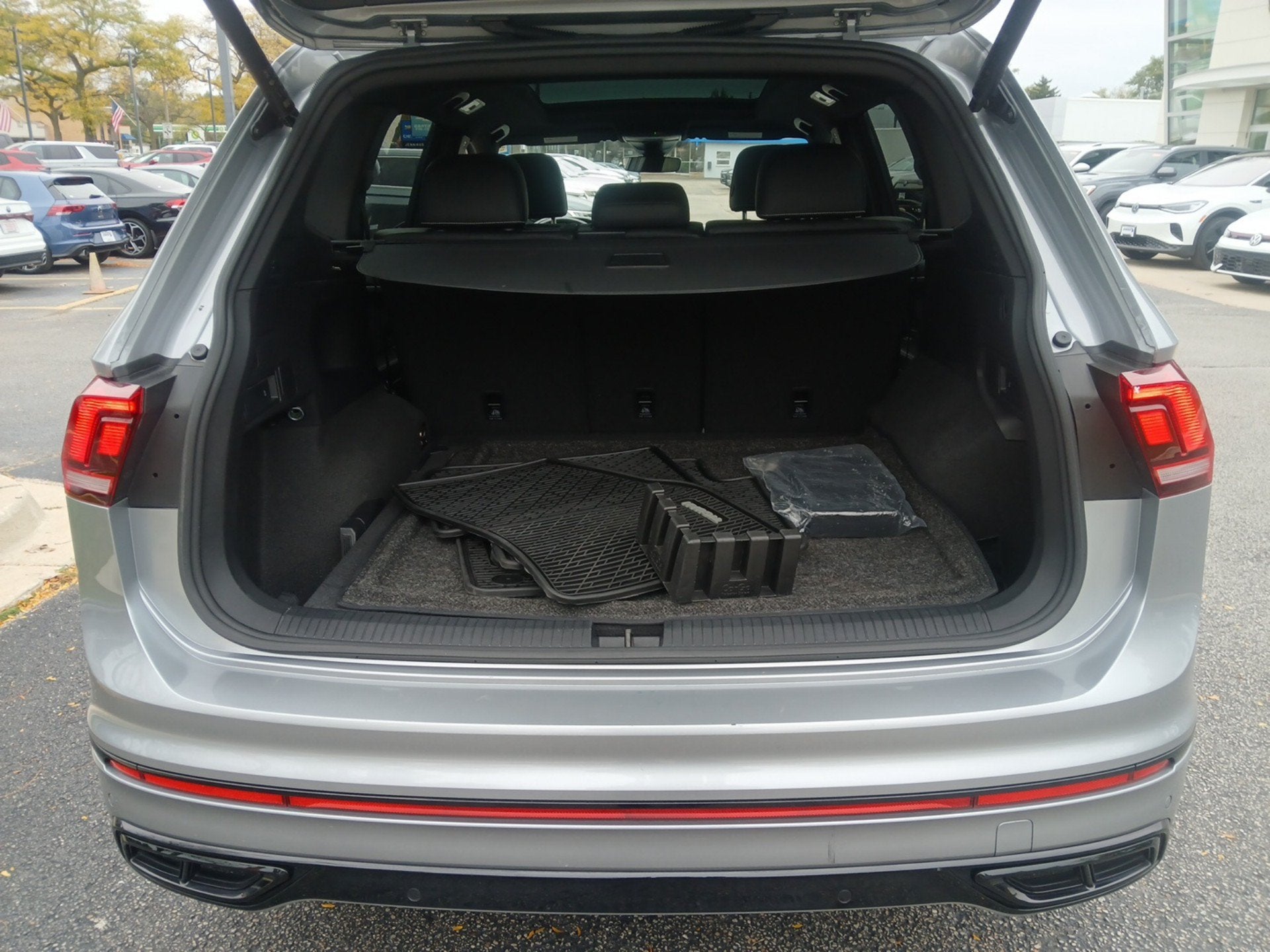 2024 Volkswagen Tiguan 2.0T SE R-Line Black