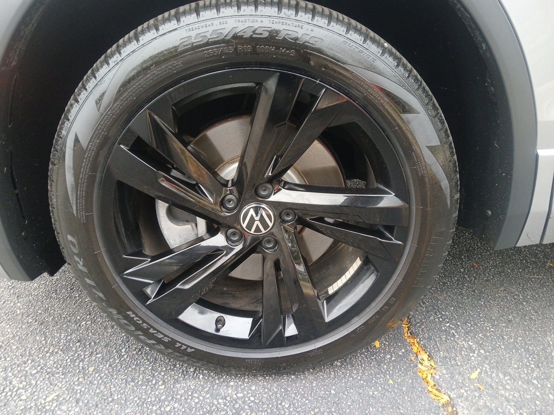 2024 Volkswagen Tiguan 2.0T SE R-Line Black