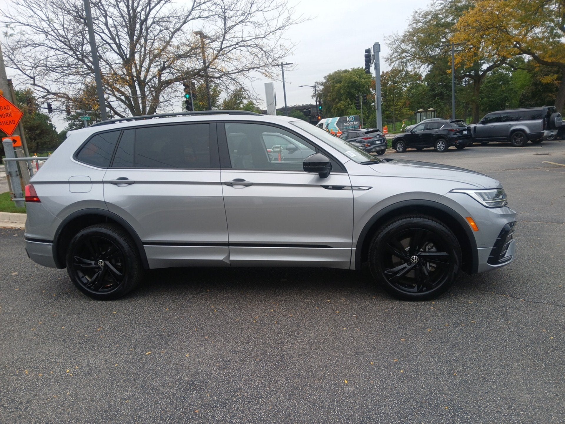 2024 Volkswagen Tiguan 2.0T SE R-Line Black