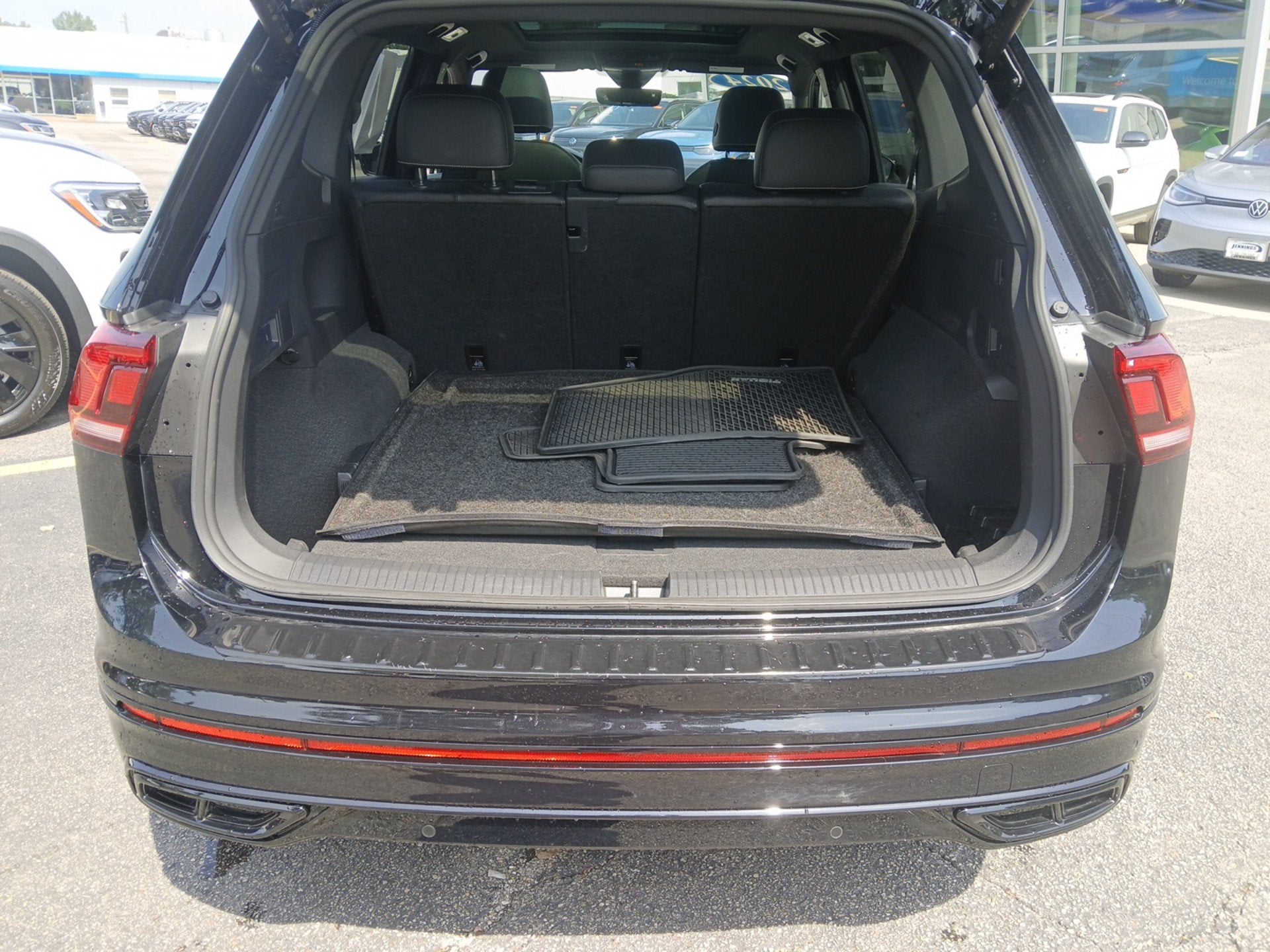 2024 Volkswagen Tiguan 2.0T SE R-Line Black