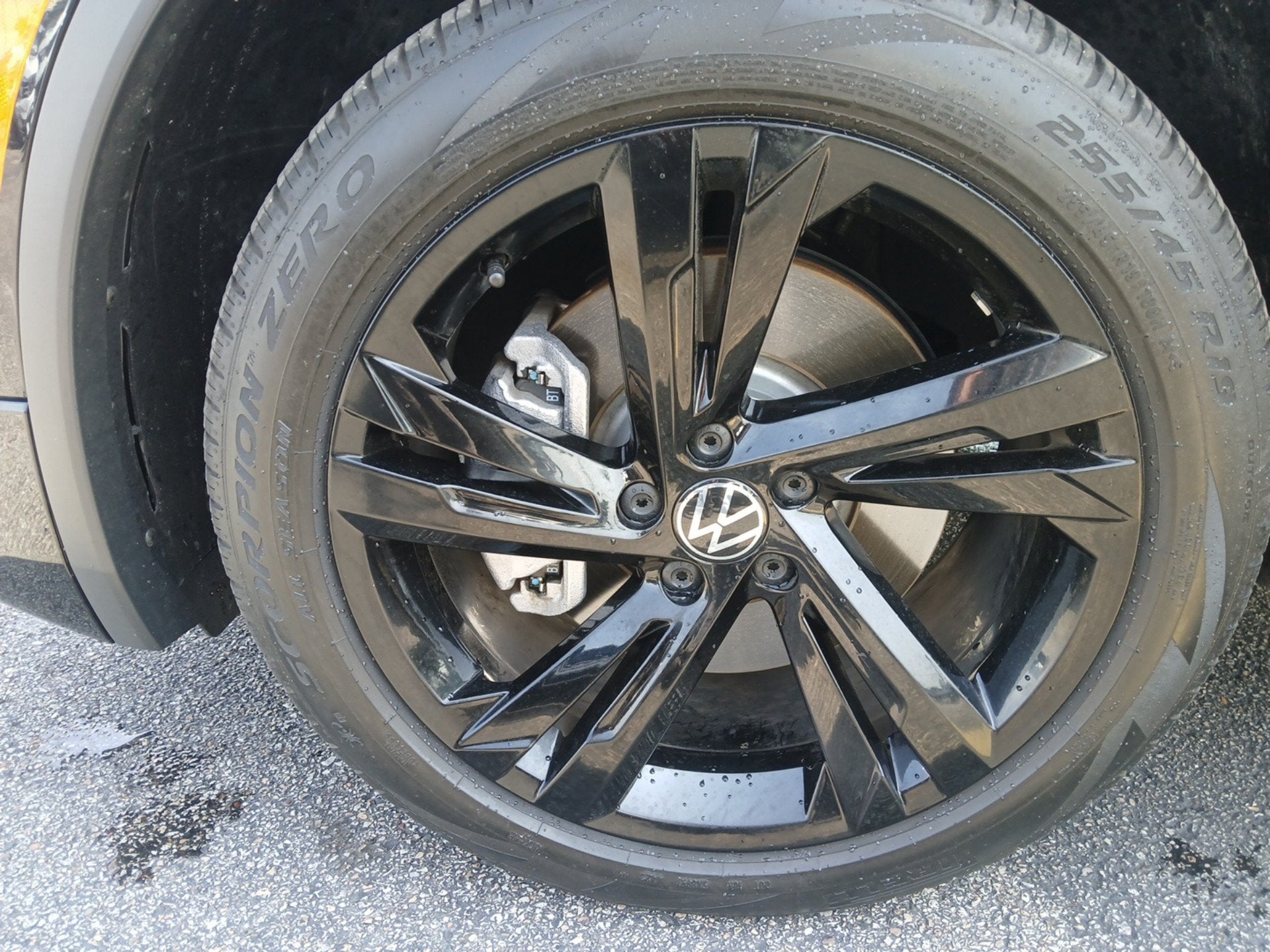2024 Volkswagen Tiguan 2.0T SE R-Line Black