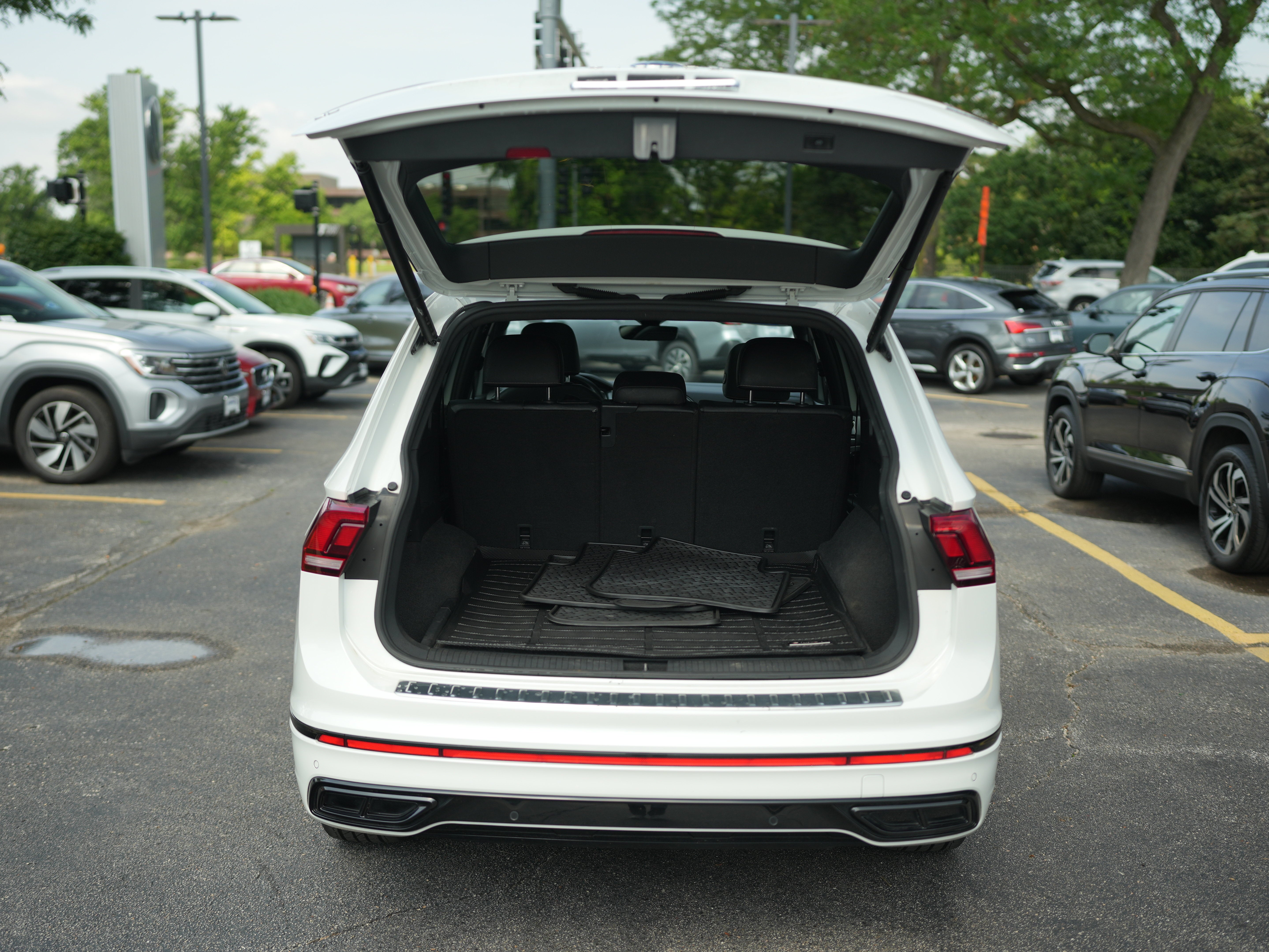2022 Volkswagen Tiguan 2.0T SE R-Line Black