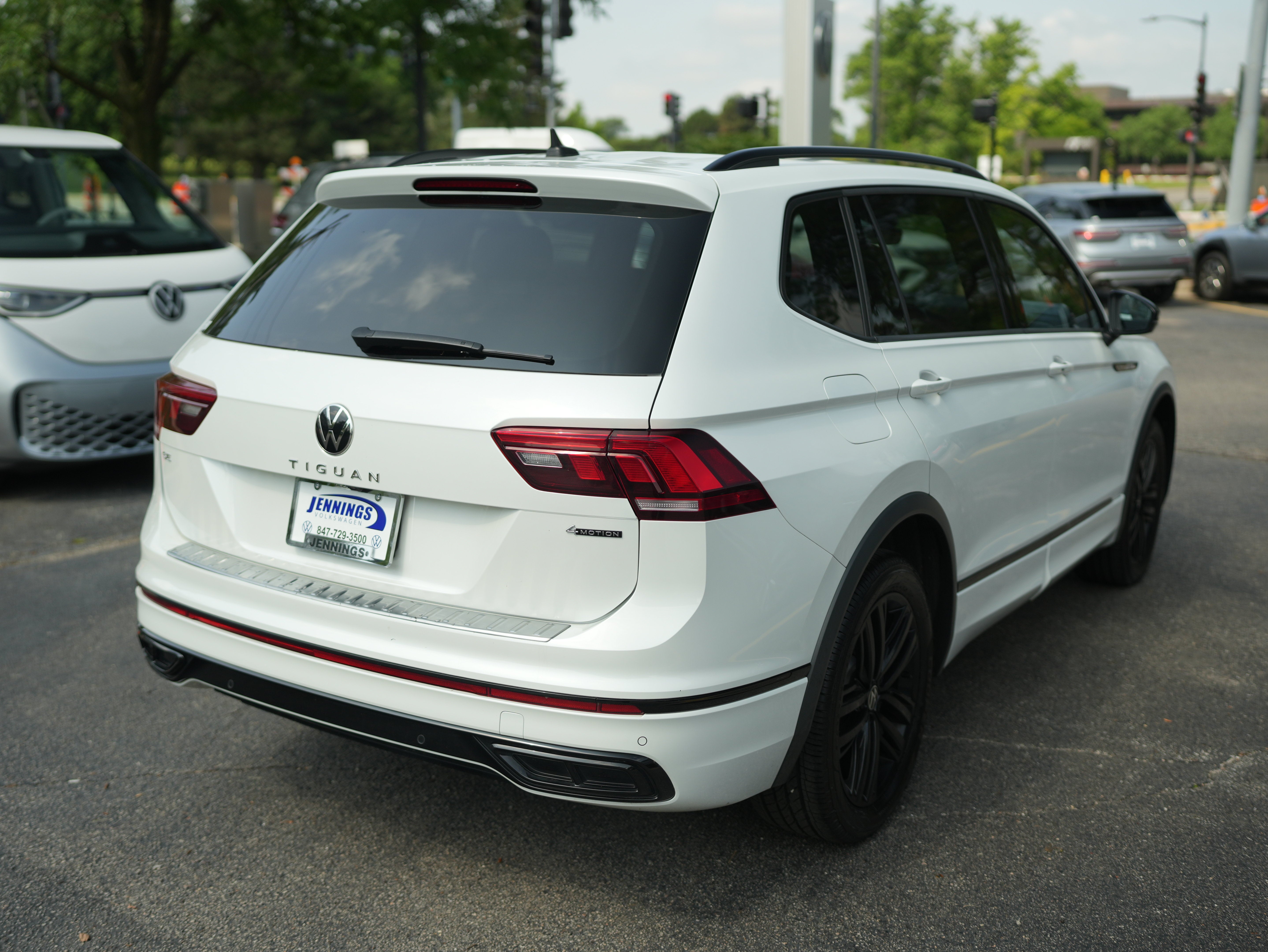 2022 Volkswagen Tiguan 2.0T SE R-Line Black