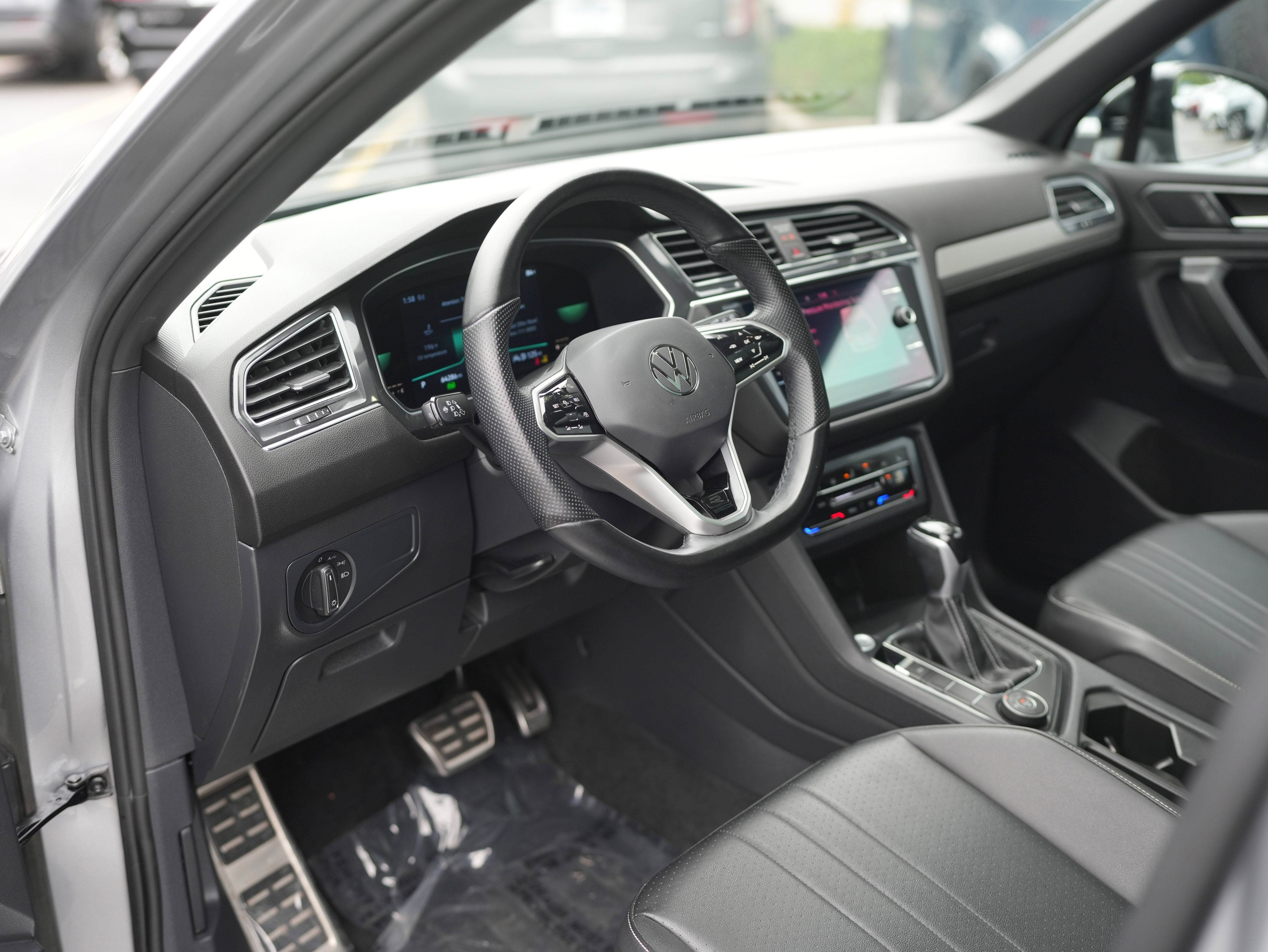 2022 Volkswagen Tiguan 2.0T SE R-Line Black
