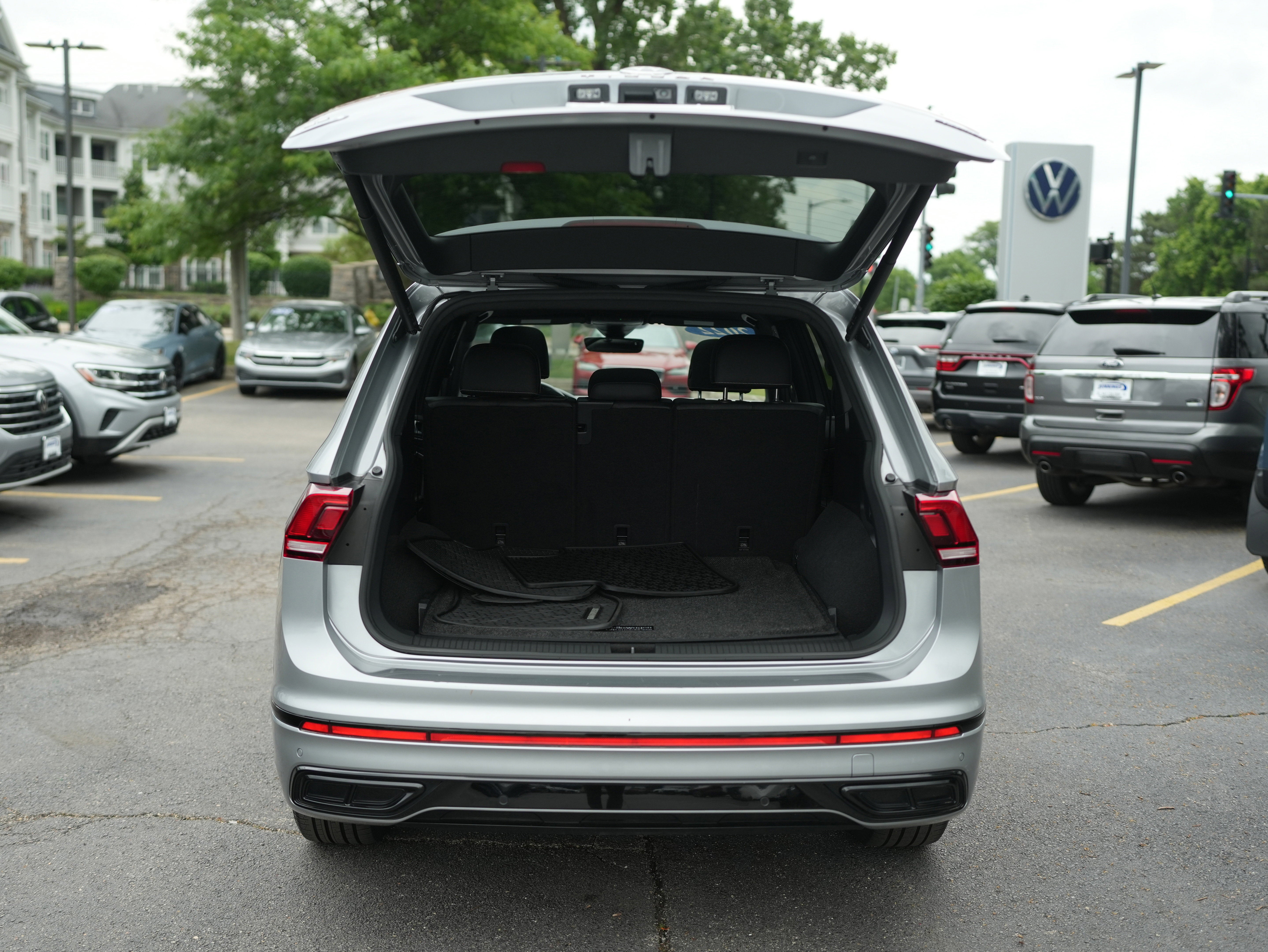 2022 Volkswagen Tiguan 2.0T SE R-Line Black