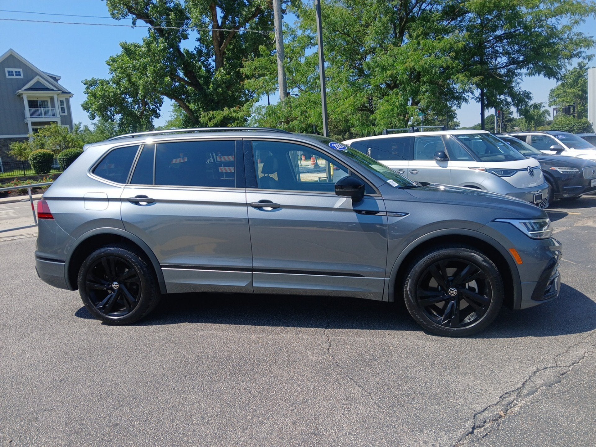 2023 Volkswagen Tiguan 2.0T SE R-Line Black