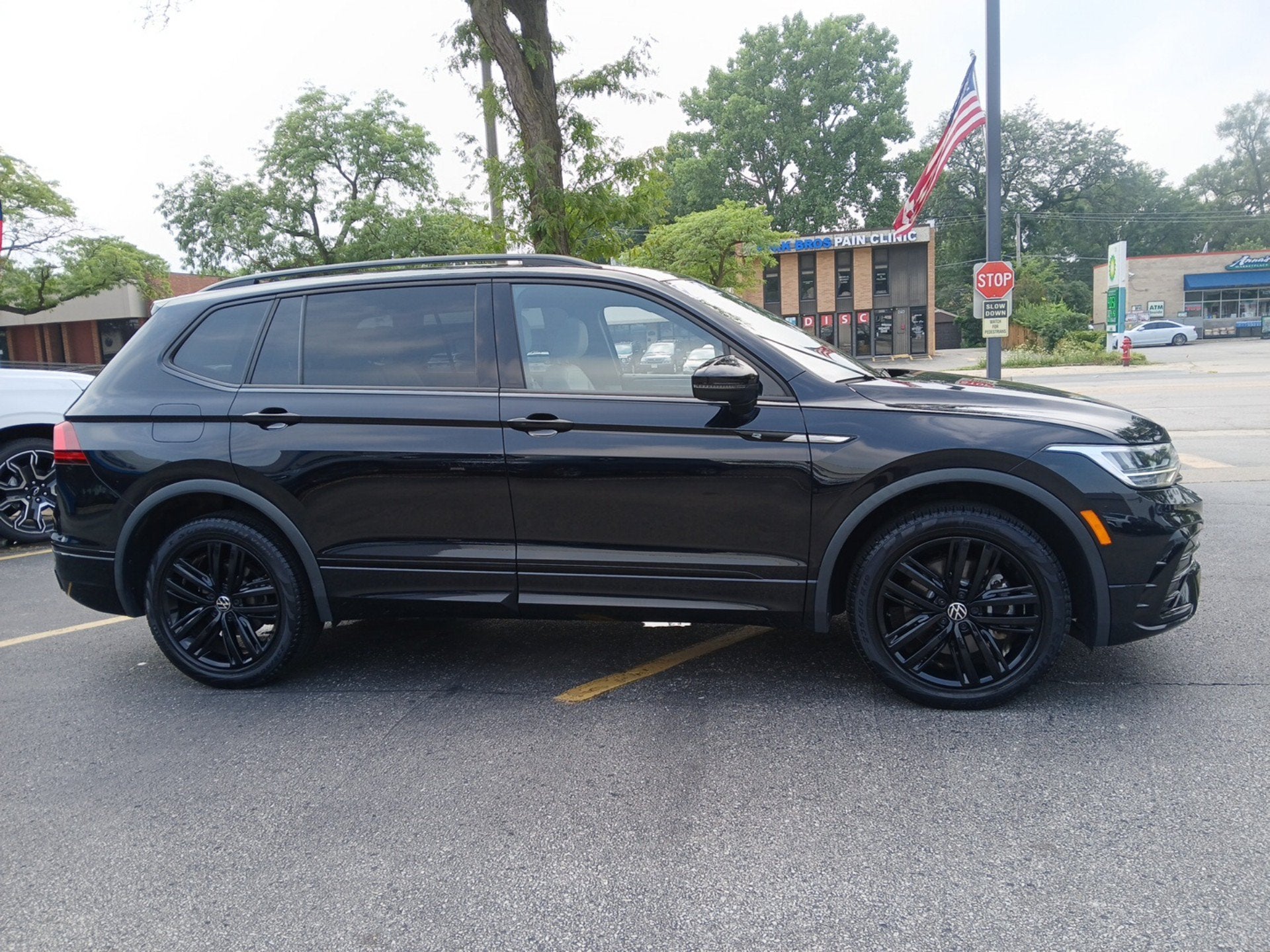 2022 Volkswagen Tiguan 2.0T SE R-Line Black