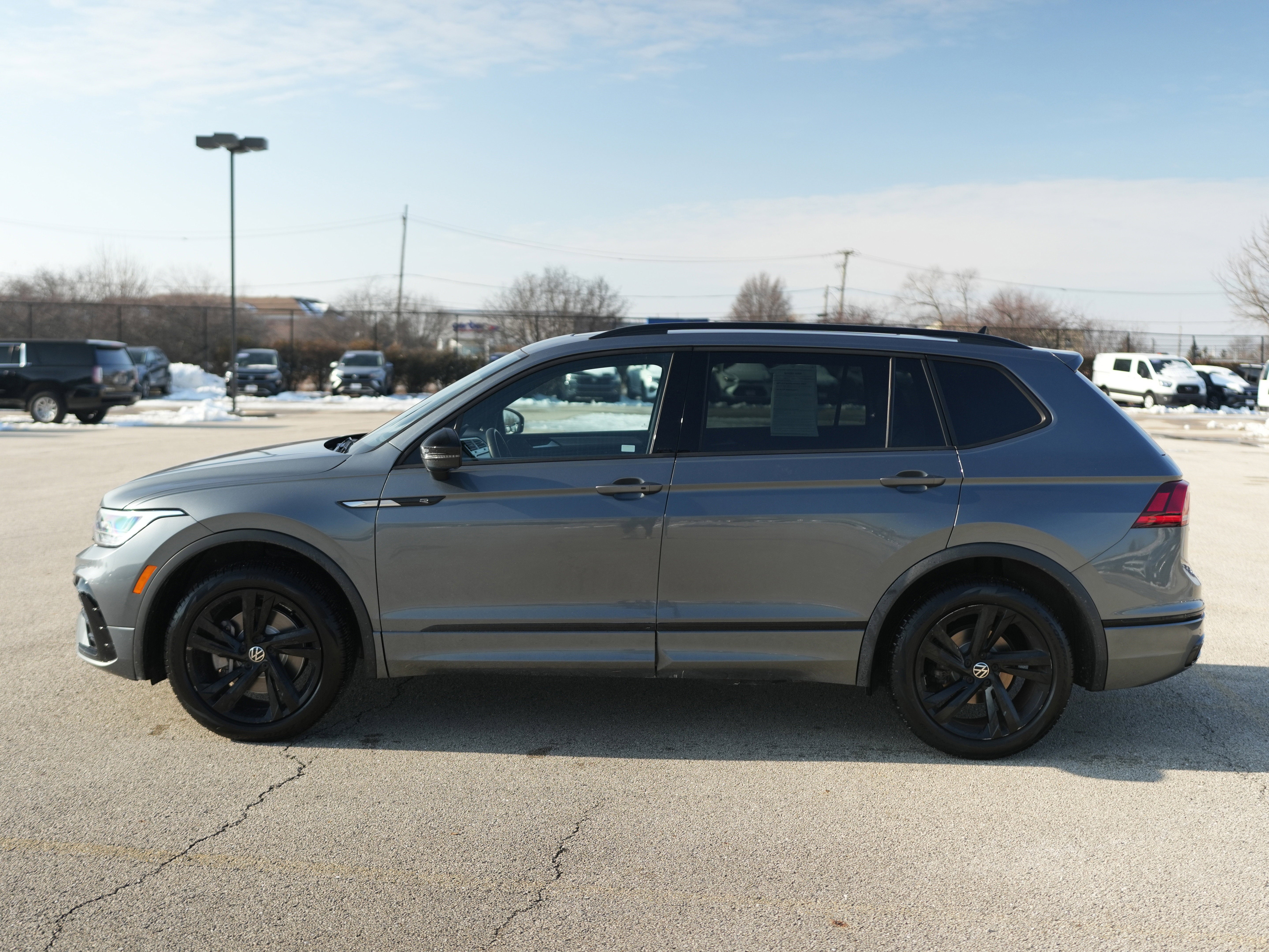 2023 Volkswagen Tiguan SE R-Line Black