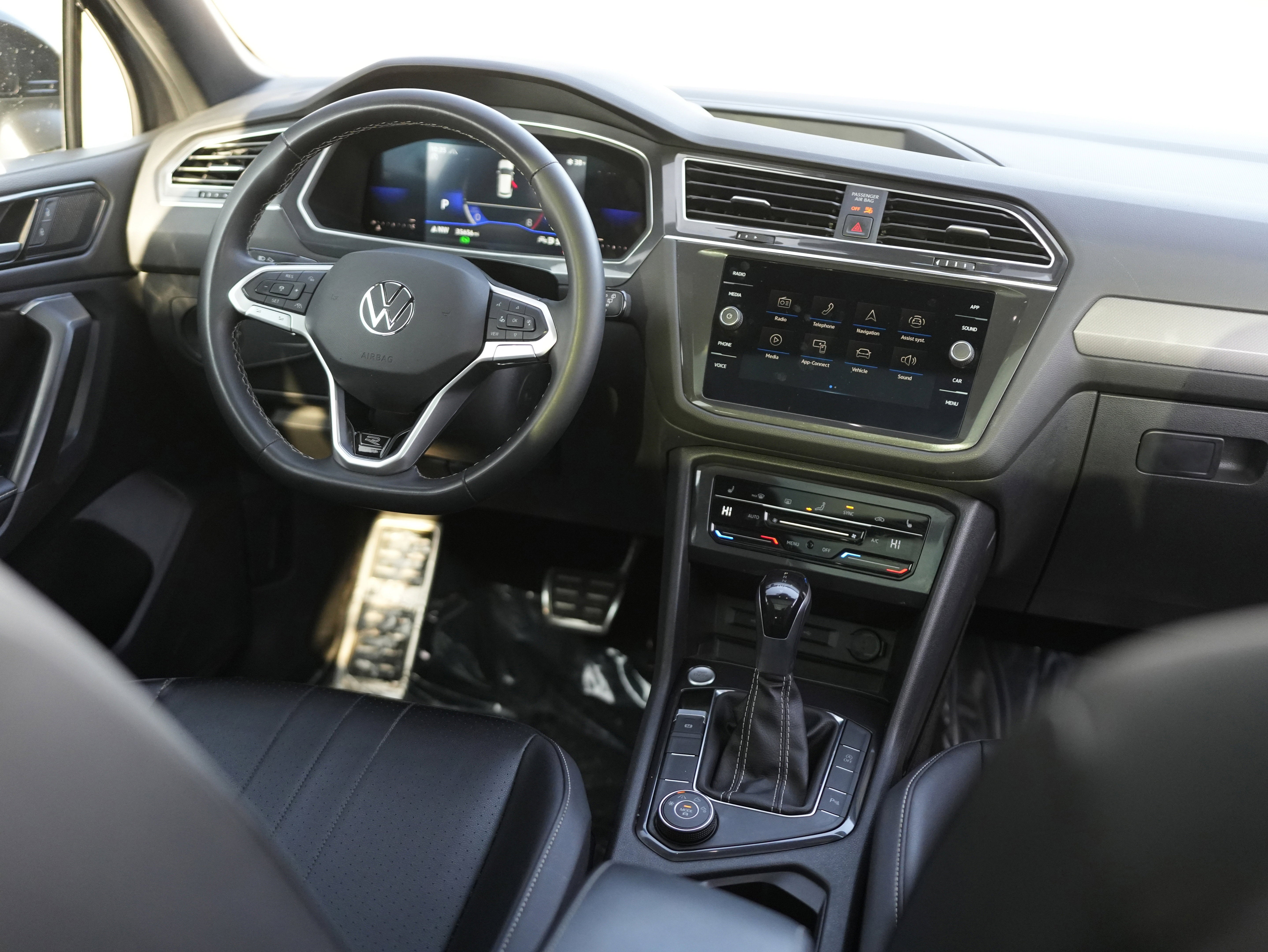 2023 Volkswagen Tiguan SE R-Line Black