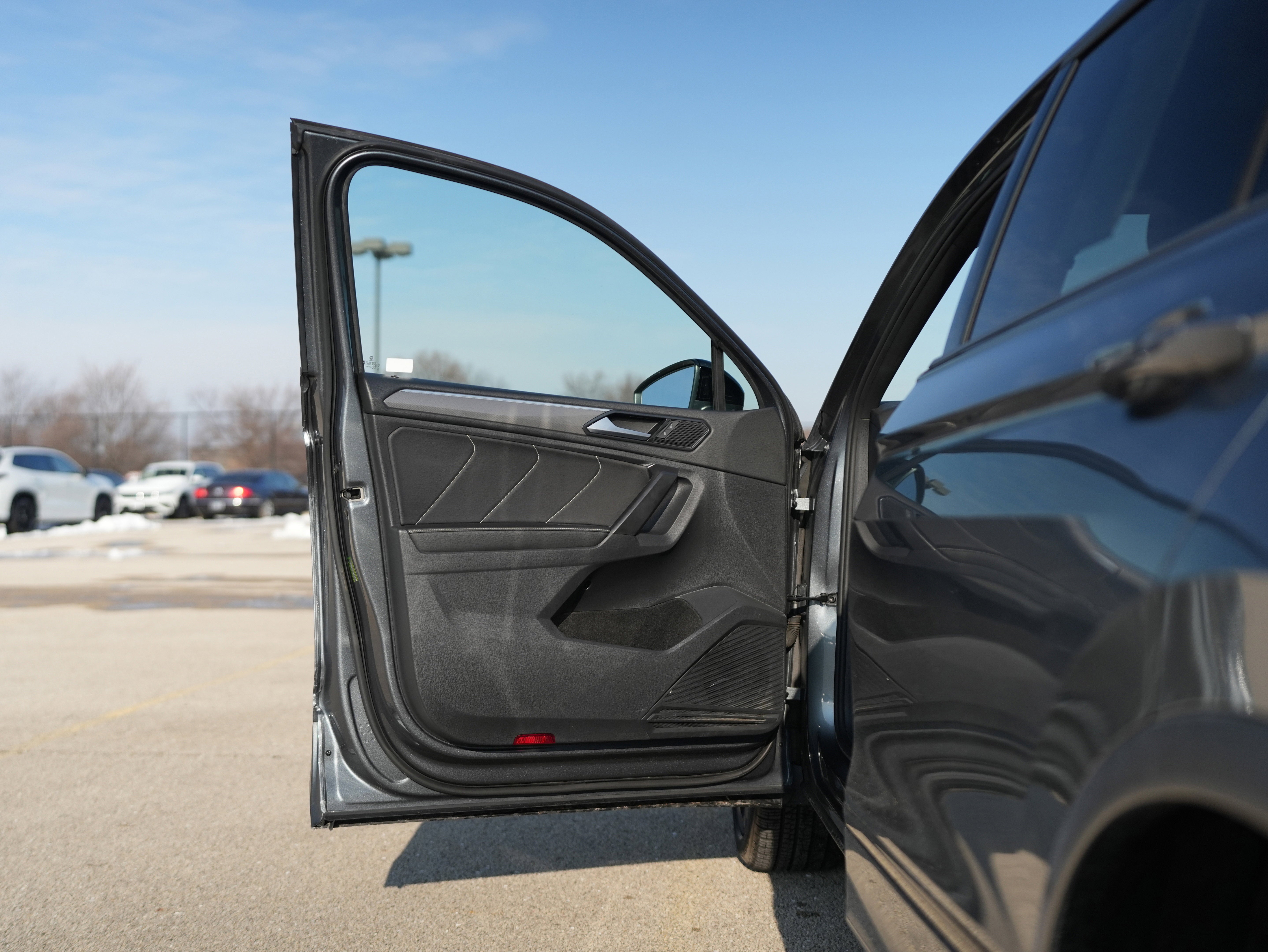 2023 Volkswagen Tiguan SE R-Line Black