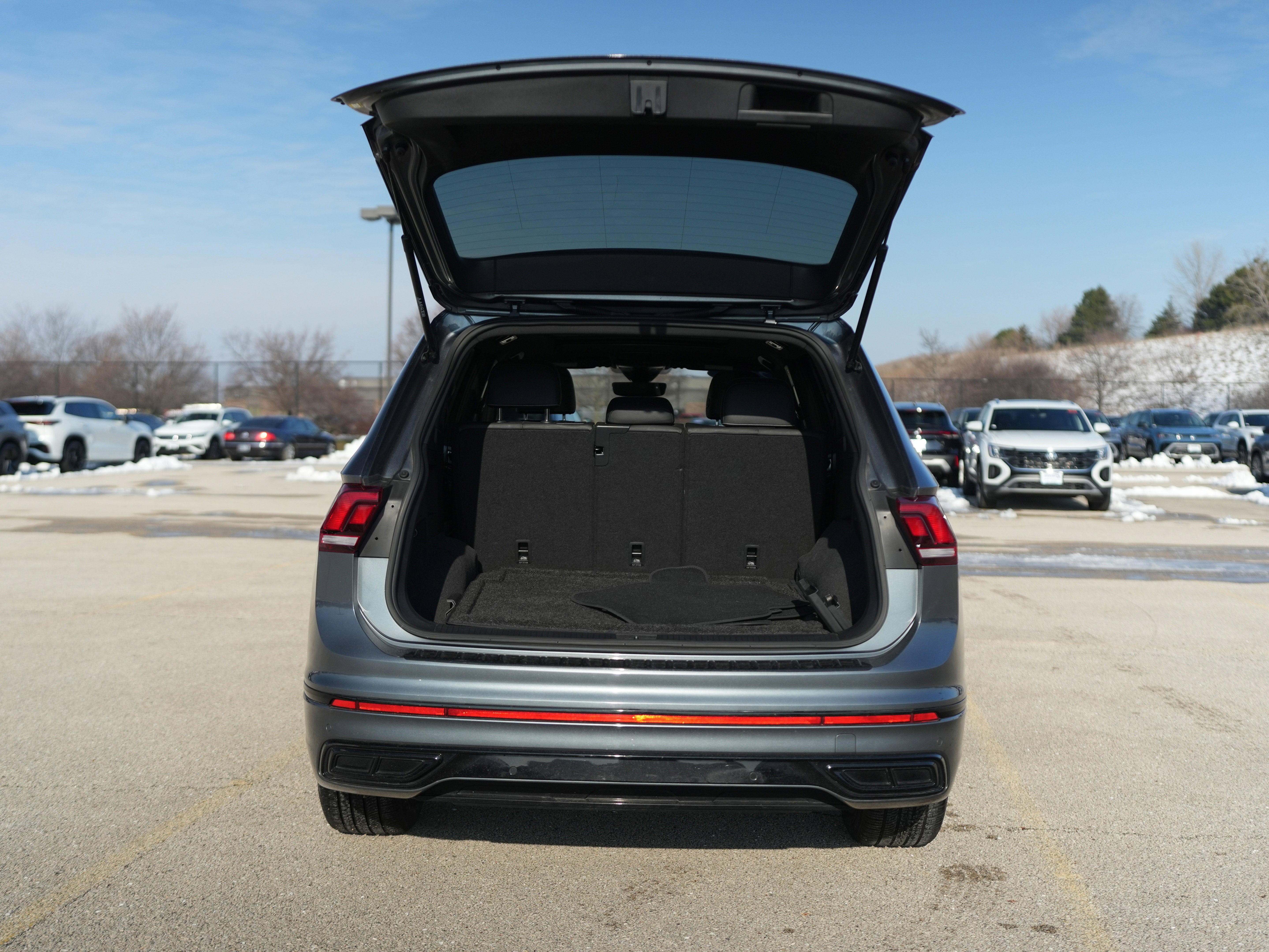 2023 Volkswagen Tiguan SE R-Line Black