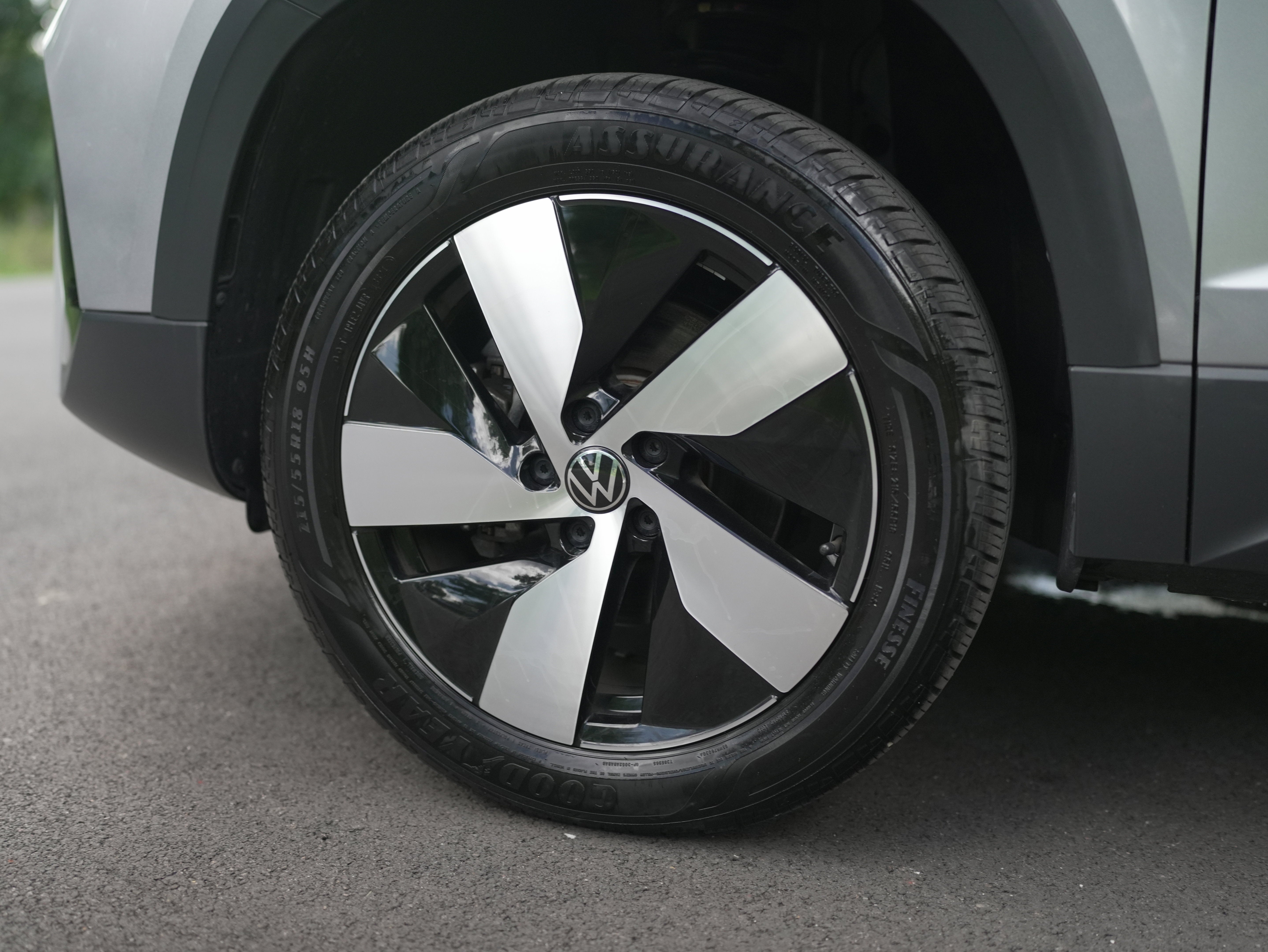 2025 Volkswagen Taos S