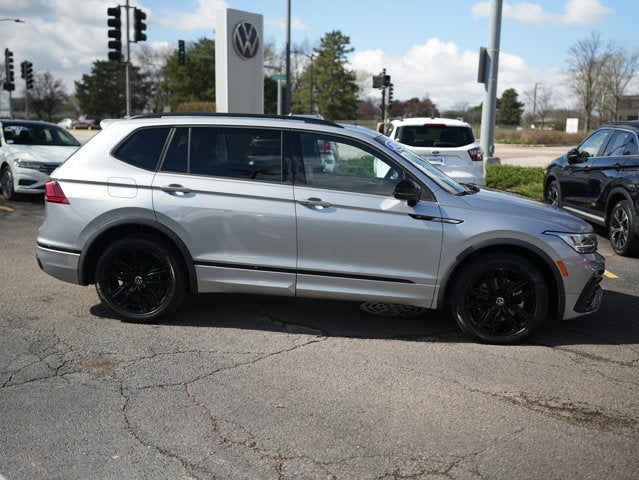 2022 Volkswagen Tiguan SE R-Line Black