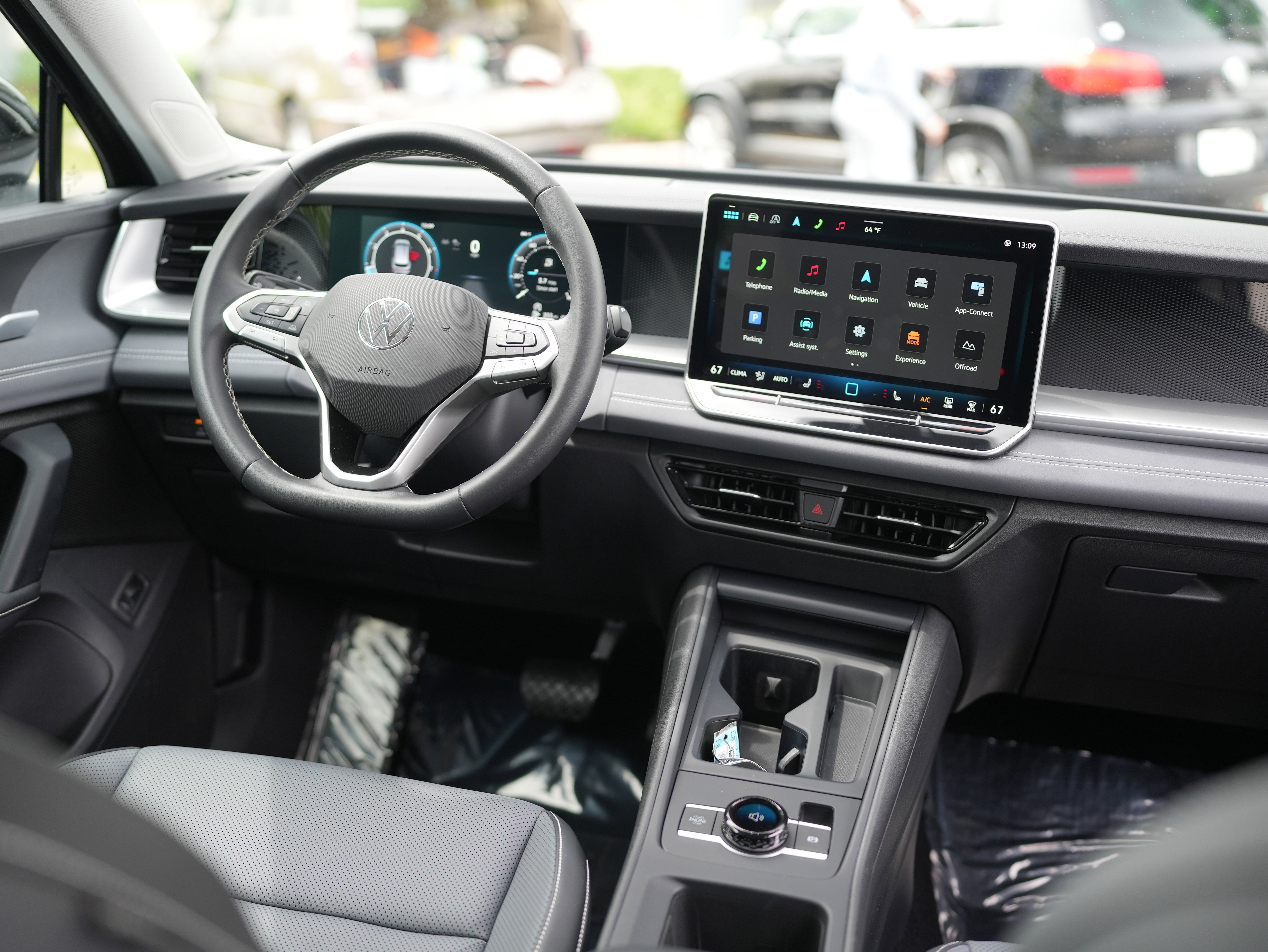 2025 Volkswagen Tiguan 2.0T SE