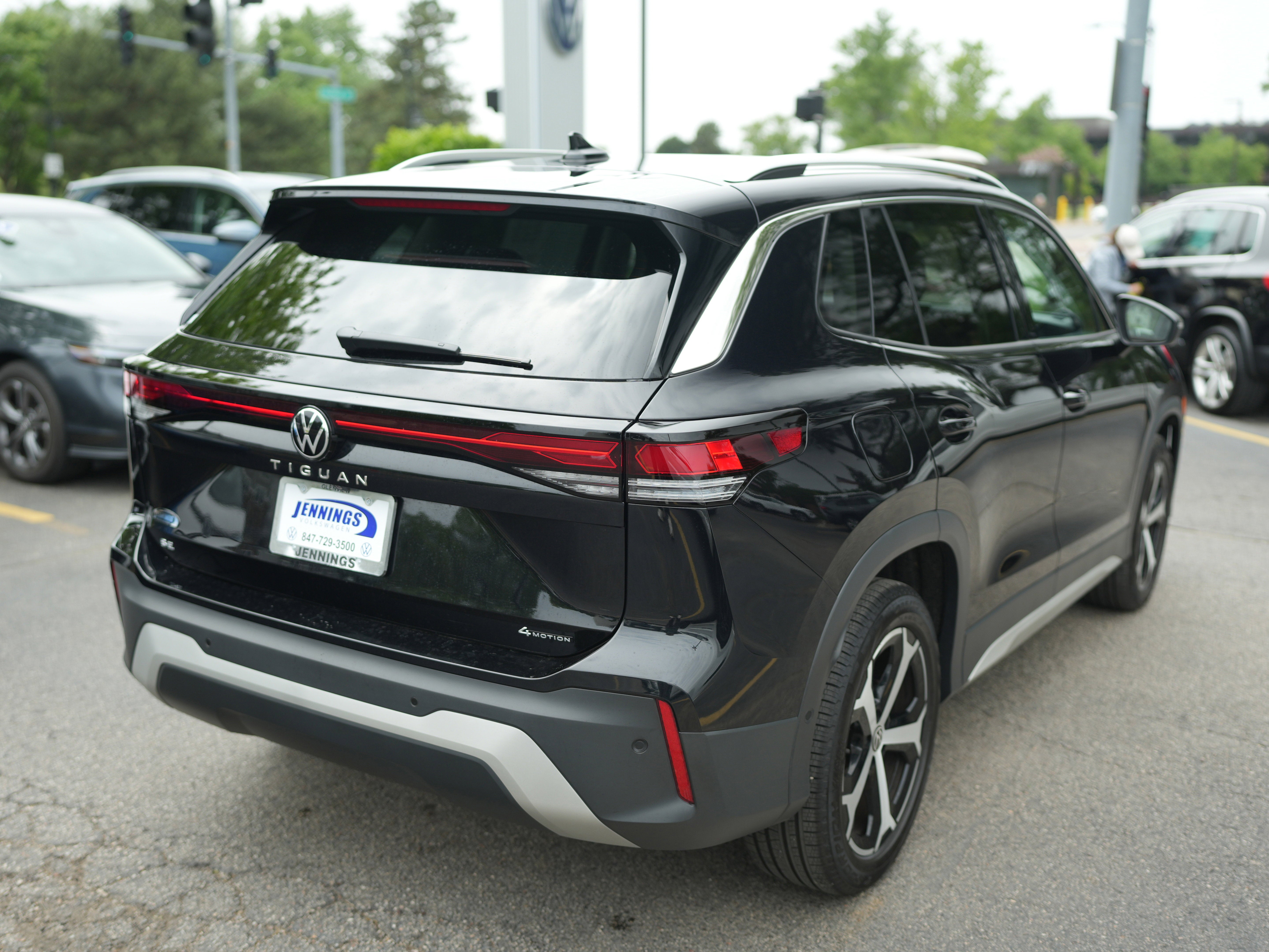 2025 Volkswagen Tiguan 2.0T SE