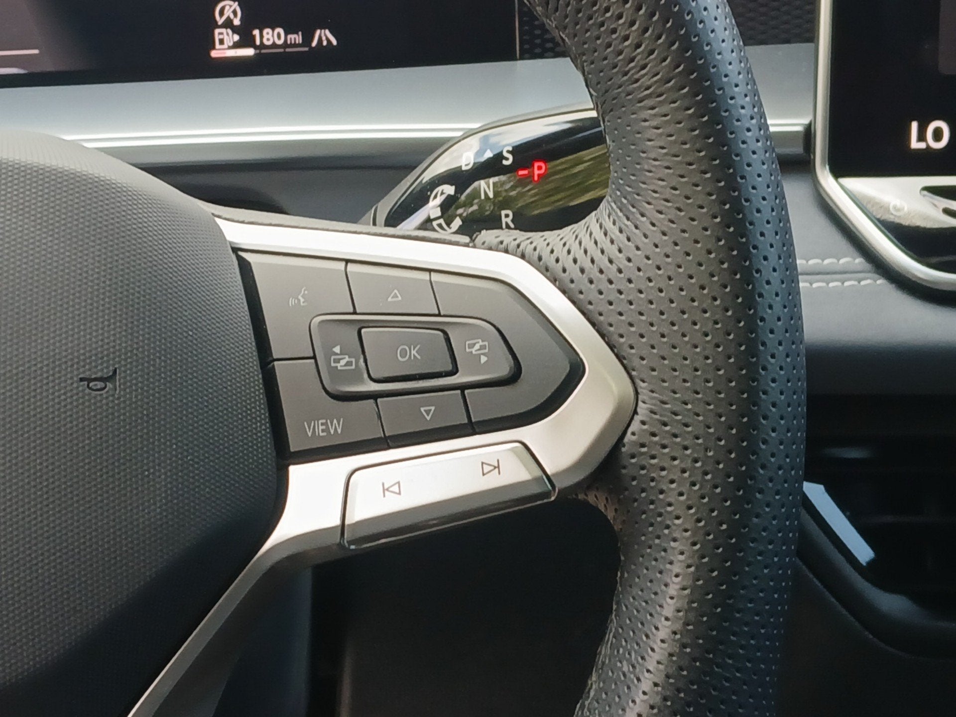 2025 Volkswagen Tiguan SE R-Line Black