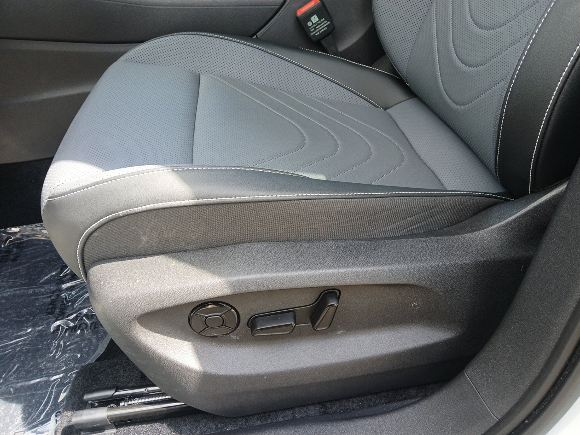 2025 Volkswagen Tiguan SE R-Line Black