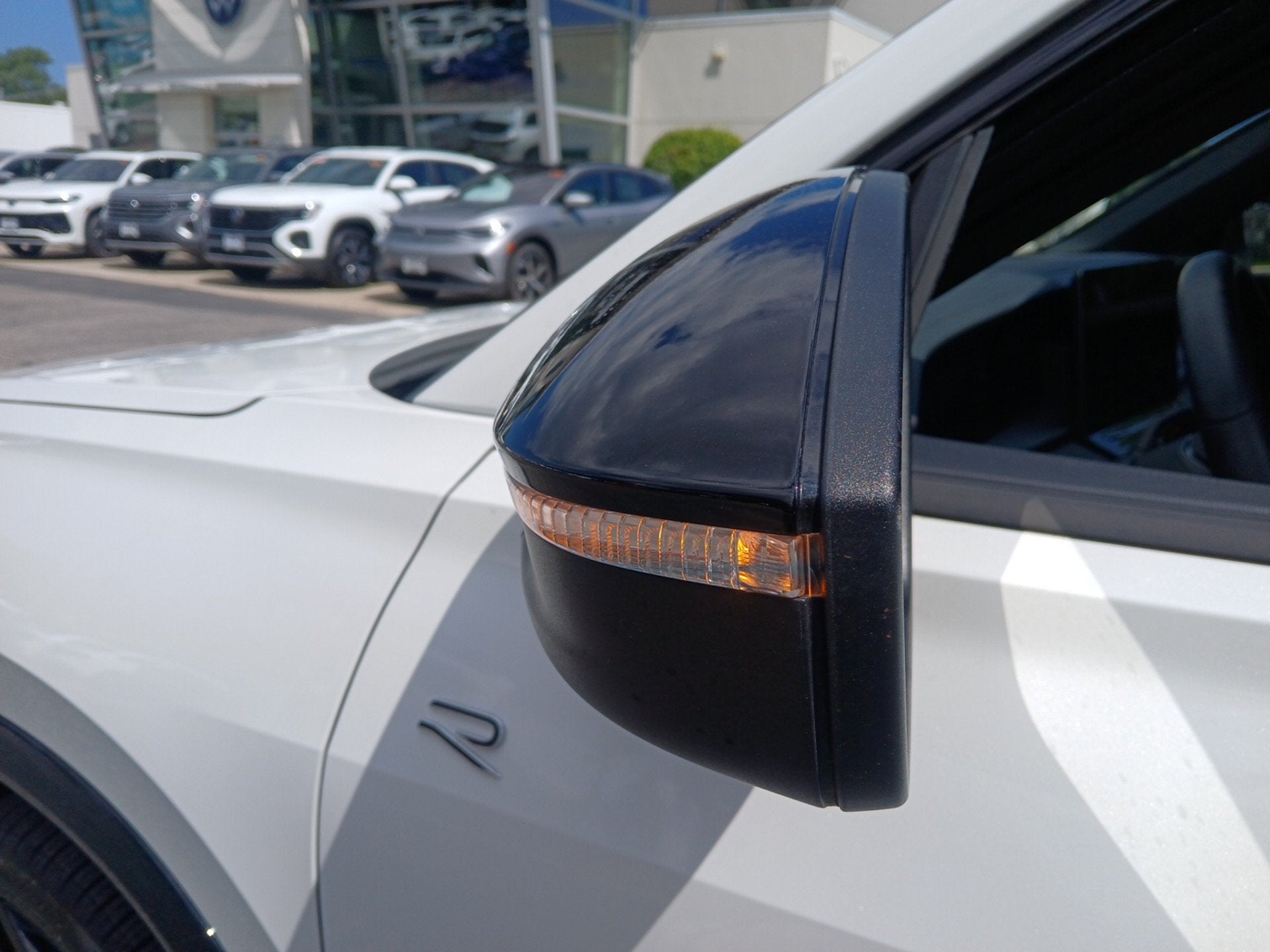 2025 Volkswagen Tiguan SE R-Line Black