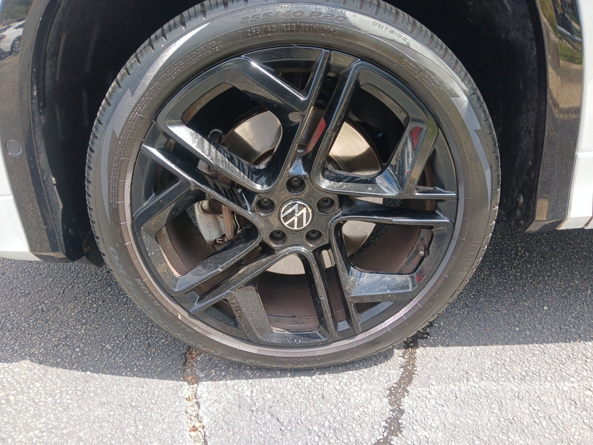 2025 Volkswagen Tiguan SE R-Line Black