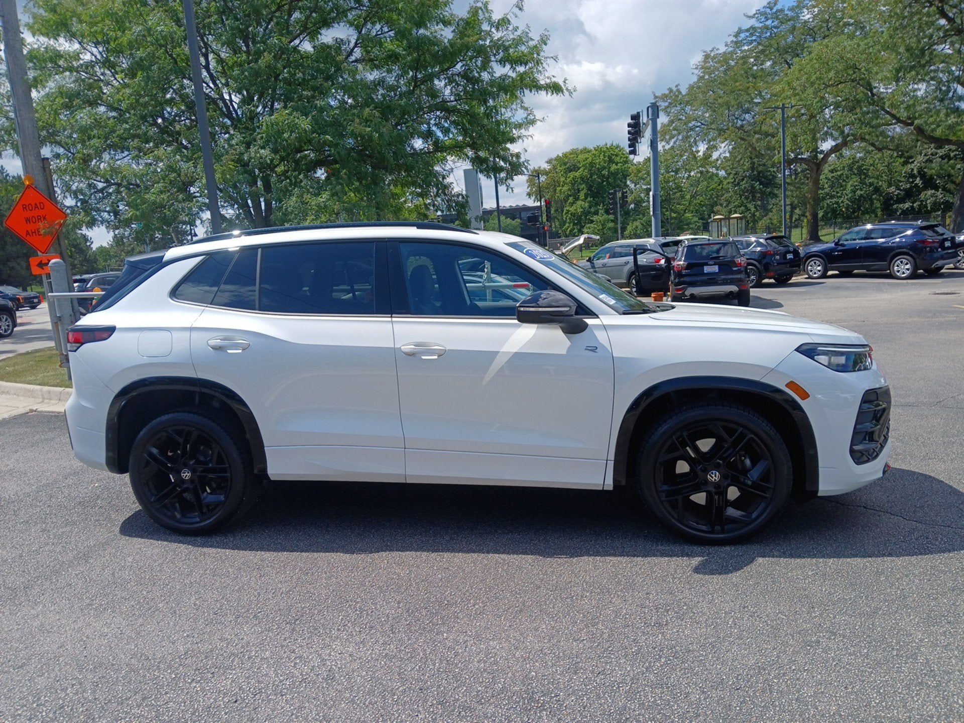 2025 Volkswagen Tiguan SE R-Line Black