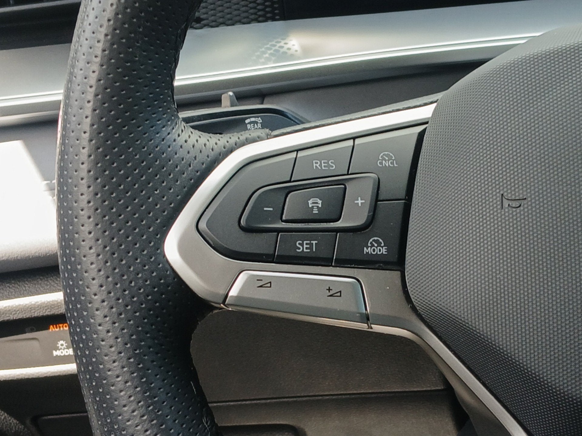 2025 Volkswagen Tiguan SE R-Line Black
