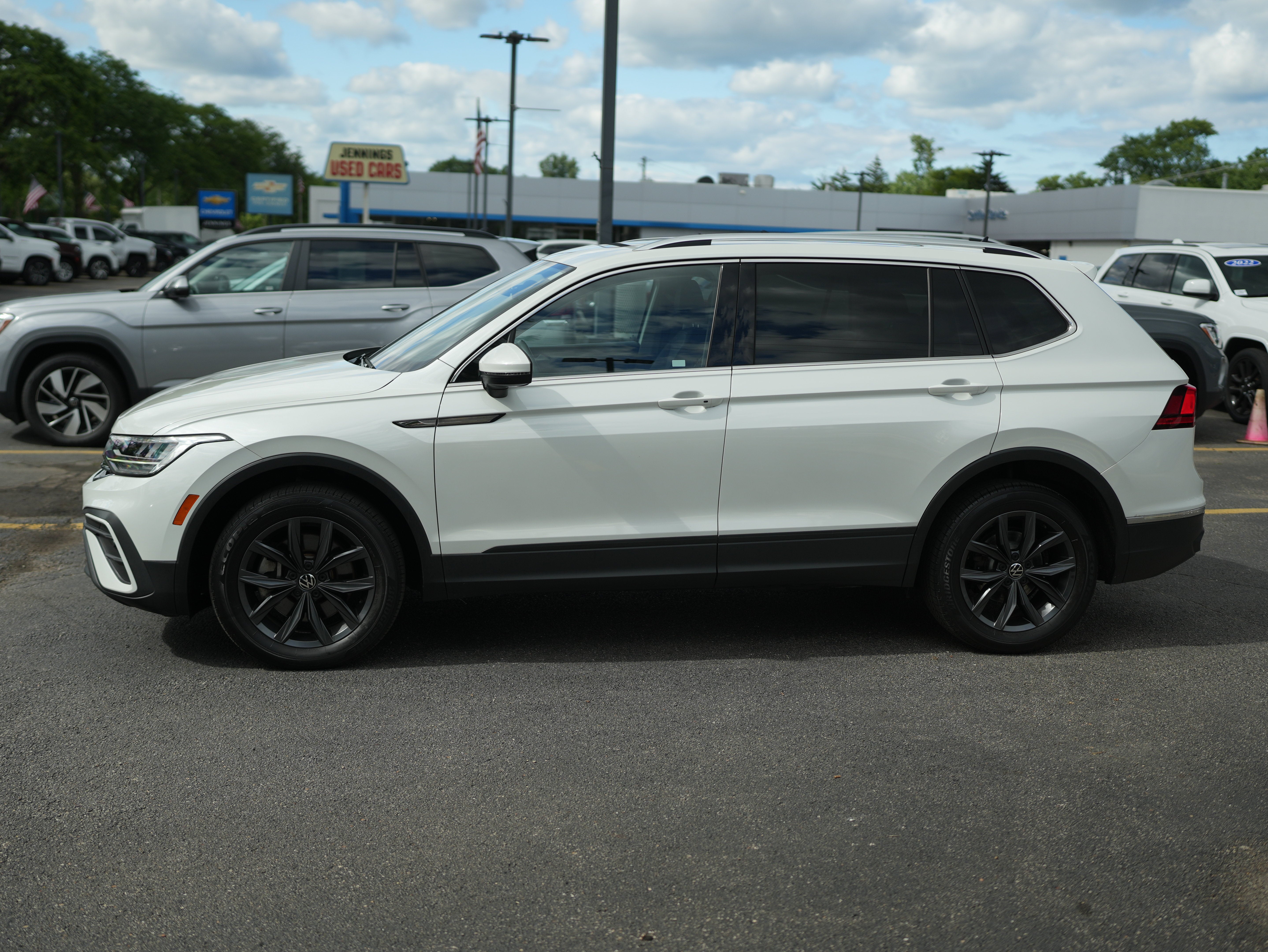2023 Volkswagen Tiguan 2.0T SE